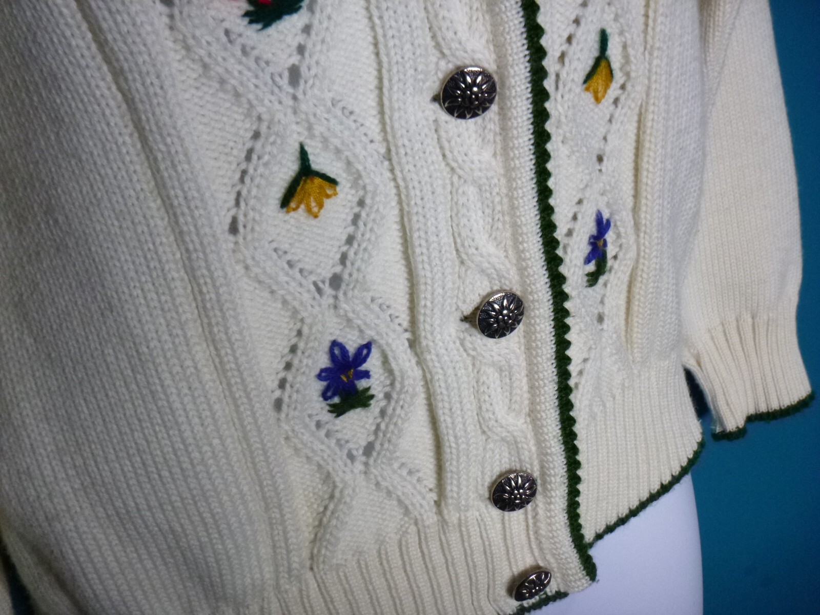 Vtg Pfister Cardigan Off White W/ Floral Embroidery Metal Buttons Sz 40 Austria