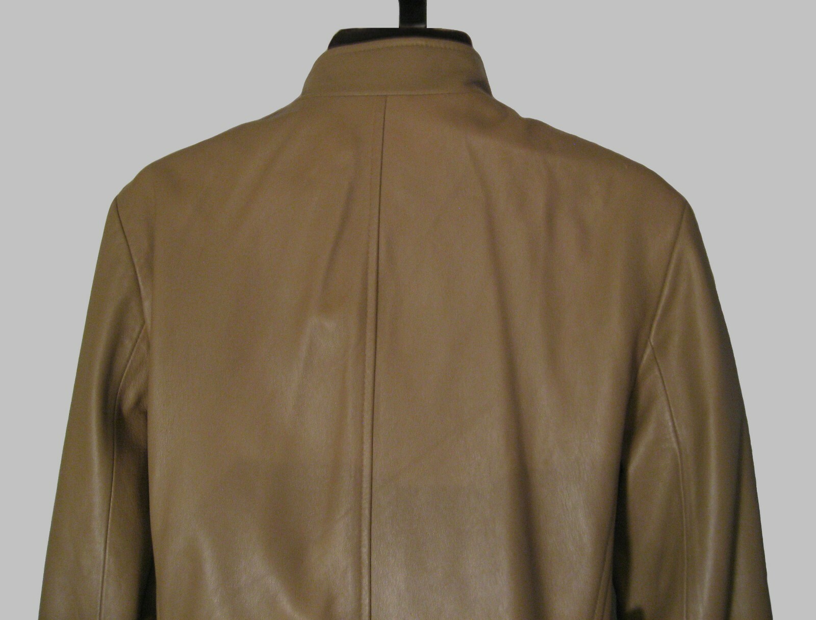 VTG WOMEN’S KENNETH COLE REACTION TAUPE MILITARY STYLE LEATHER COAT SIZE: MED
