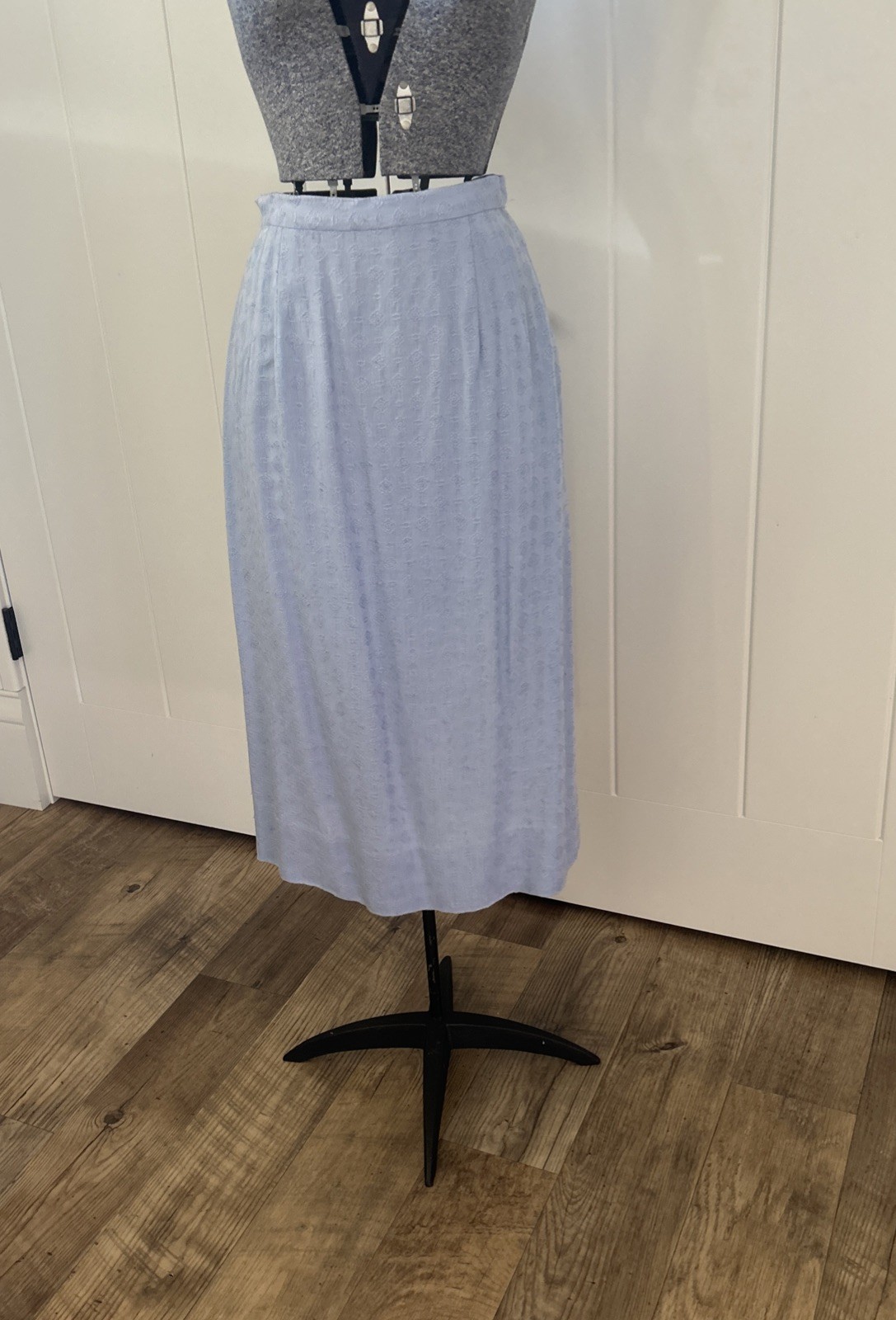 Vintage 1940’s/50’s Cornflower Blue Textured Rayon Pencil Skirt Fits M