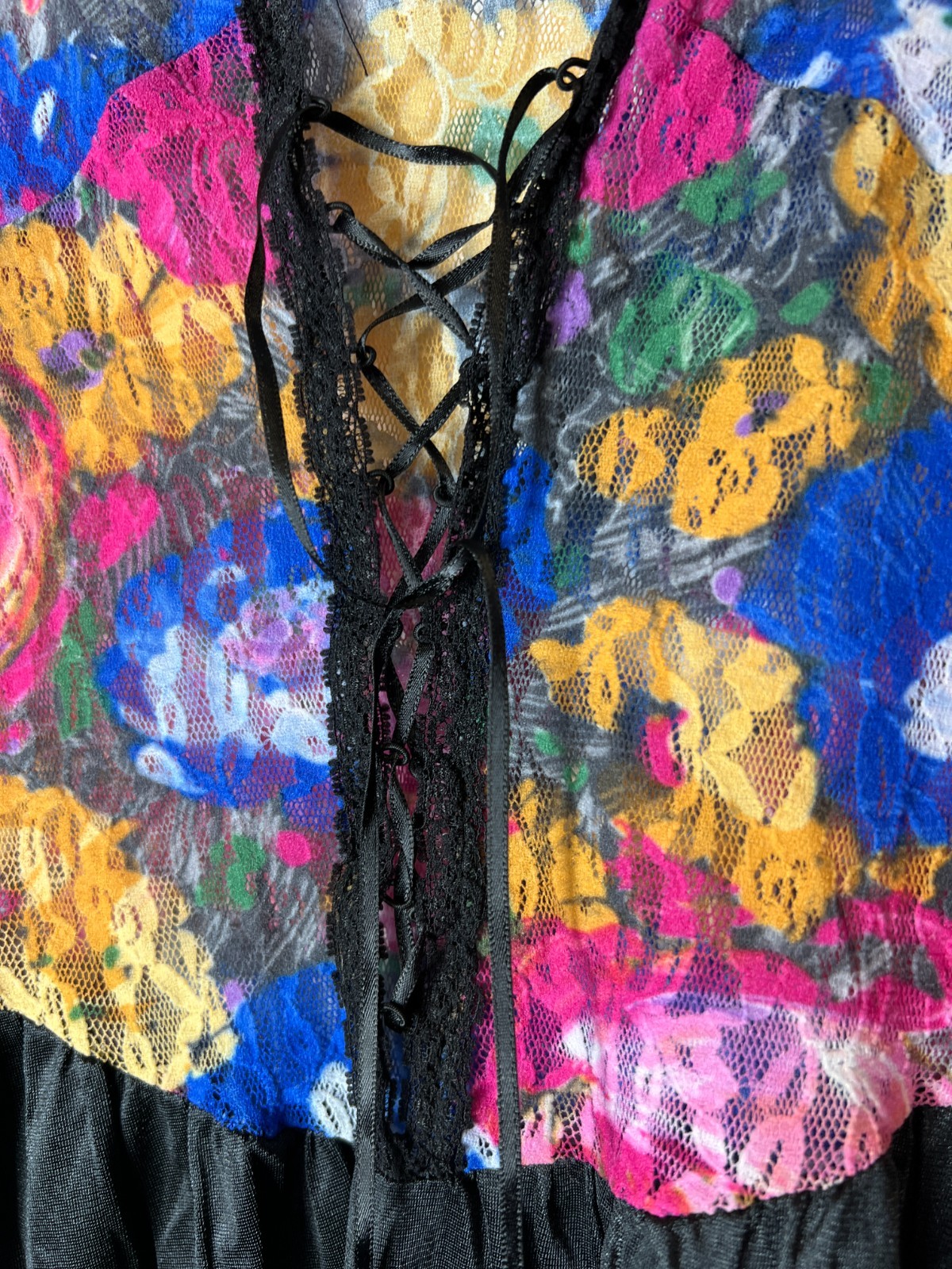 VTG Vandemere Size Large Multi-Color Lace Black Satin Nightgown Lace Up Bodice
