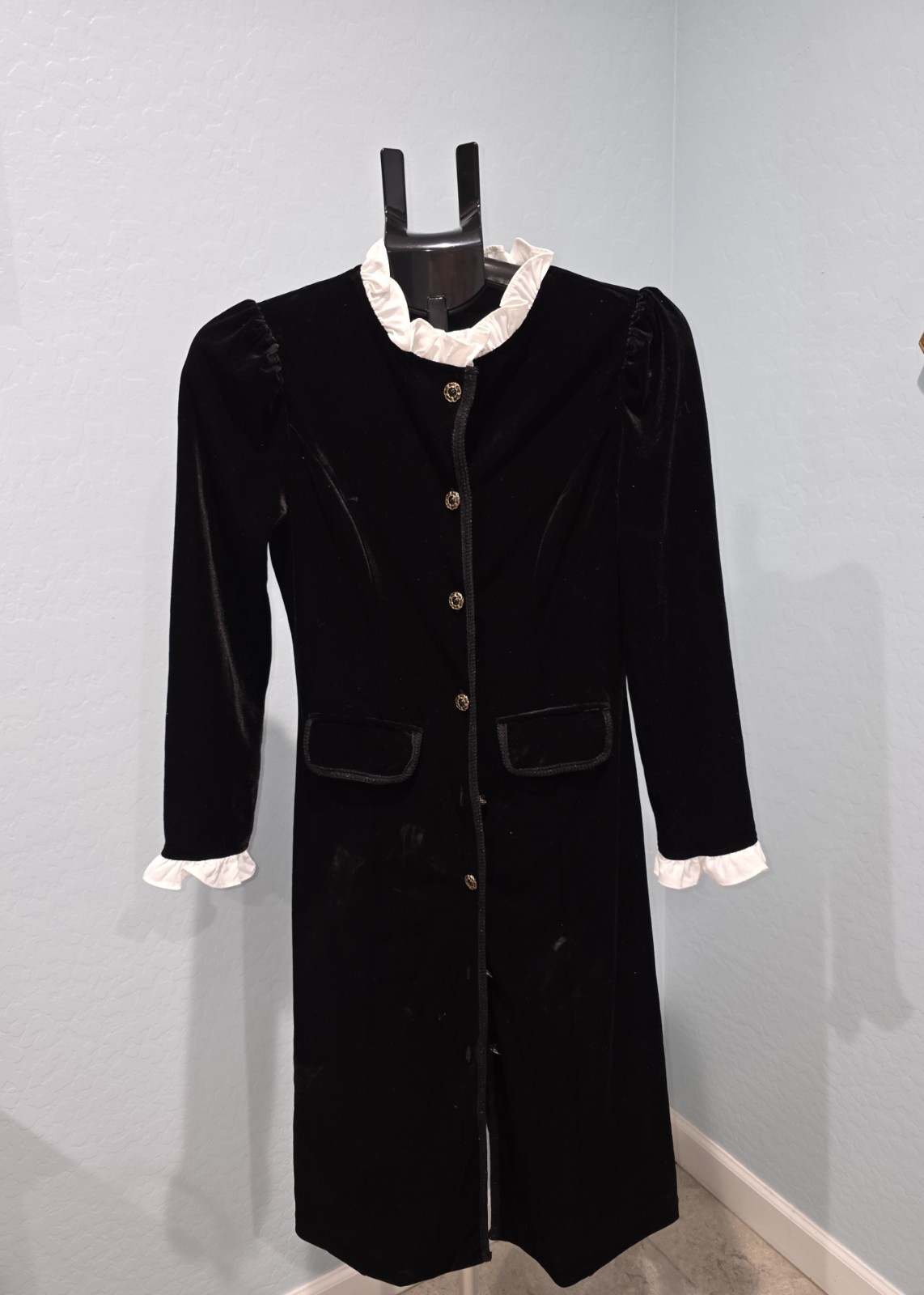 Vintage Velvet Button-up Dress With White Ruffled Sleeve And Collar Small