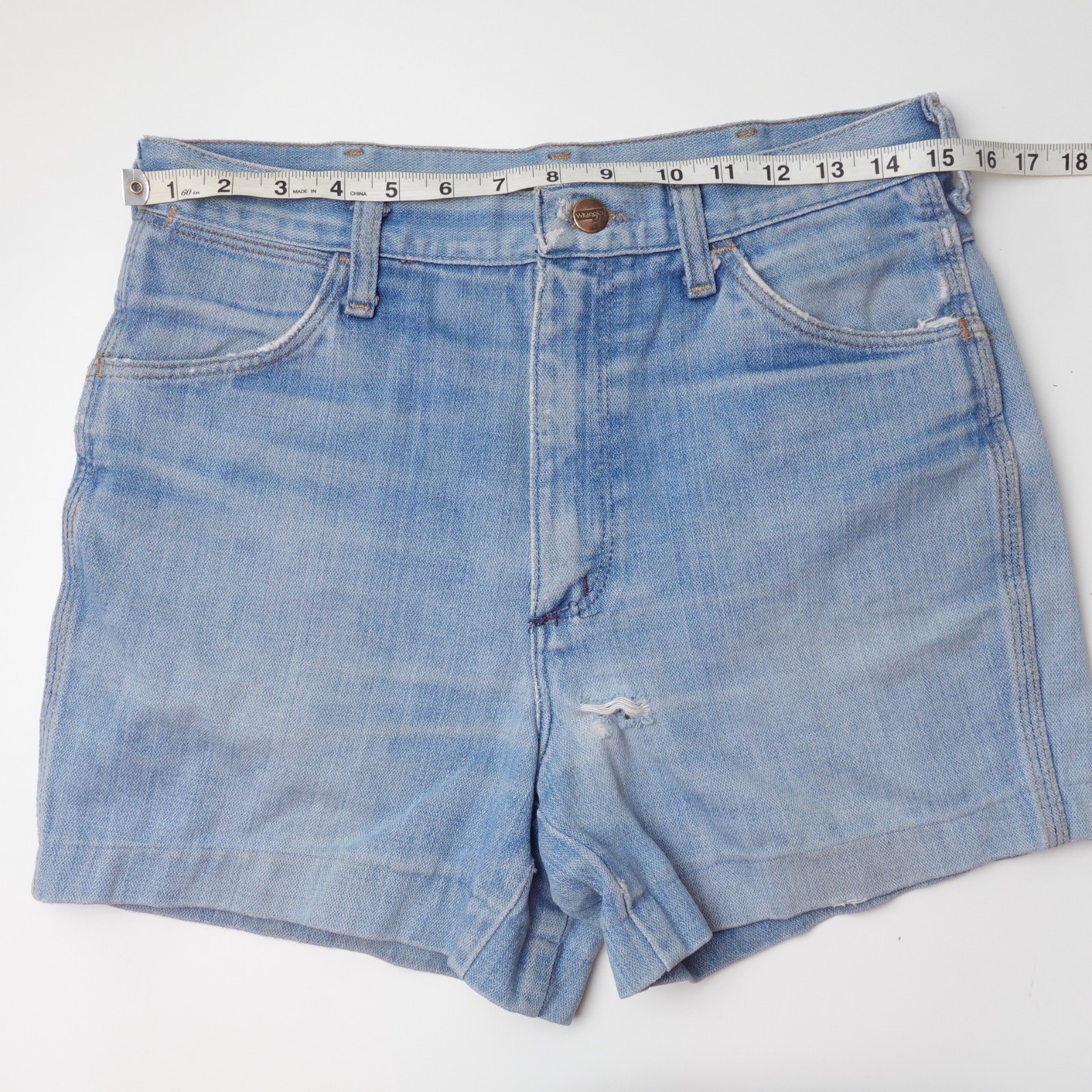 Vintage 70s Wrangler No Fault Denim Jean Shorts Made in USA Size 30 4″ Inseam