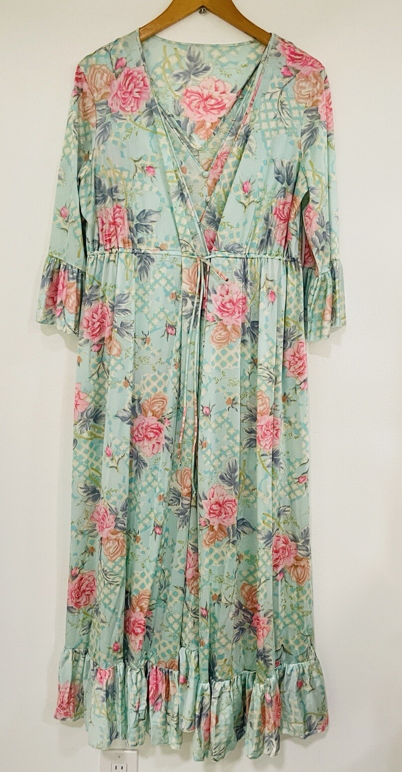 Vanity Fair 2 Piece Set Maxi NightGown & Robe Peignoir Pastel Floral Sz SML VTG