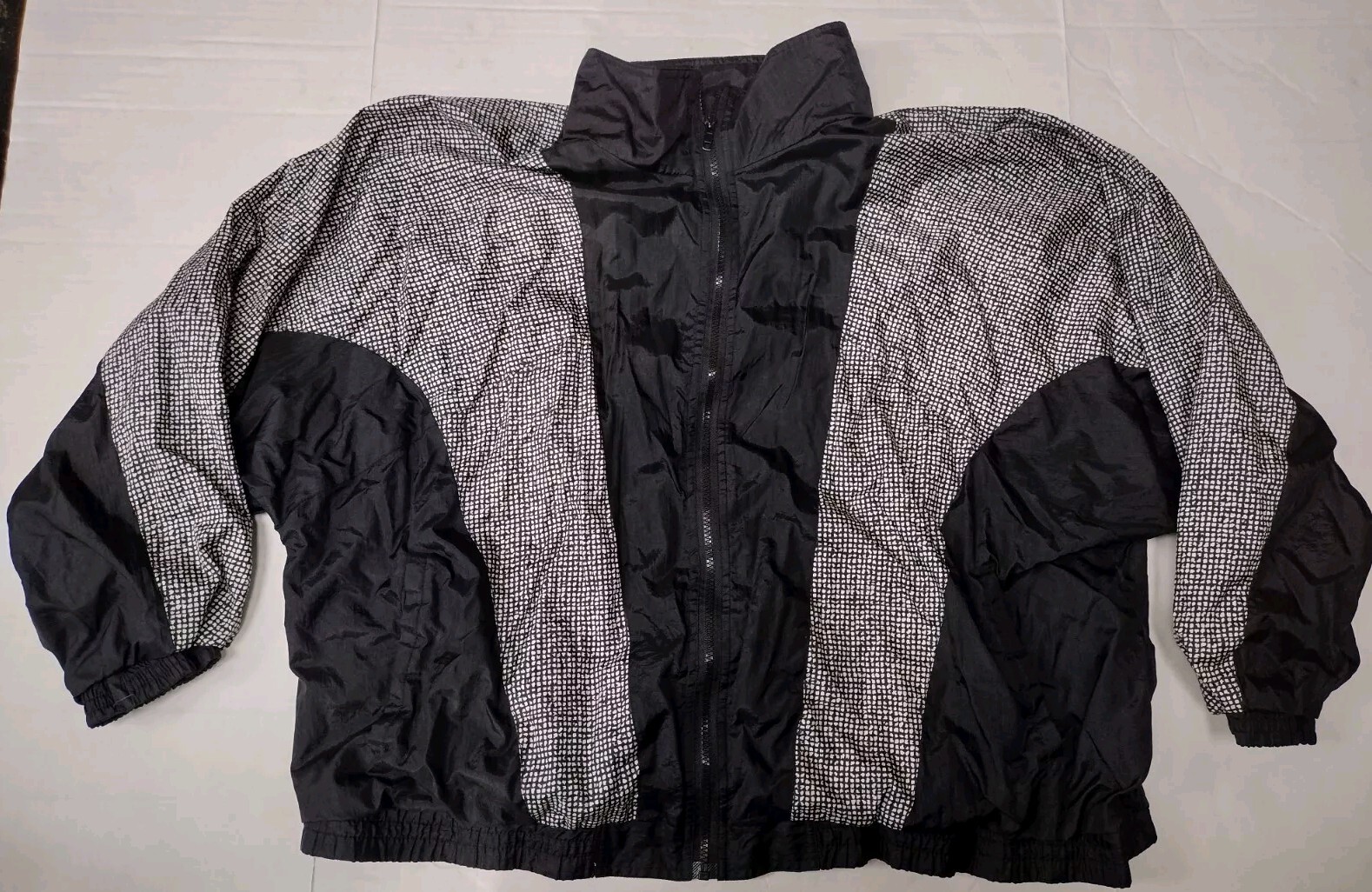 Vintage 2X Pro Spirit 90s Windbreaker Nylon Black White Print Womens Plus Comfy