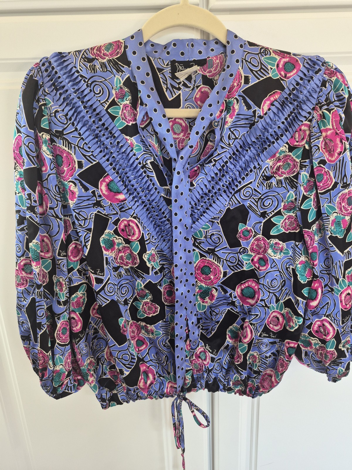 Vintage DIANE FREIS 100% SILK HONG KONG BLOUSE
