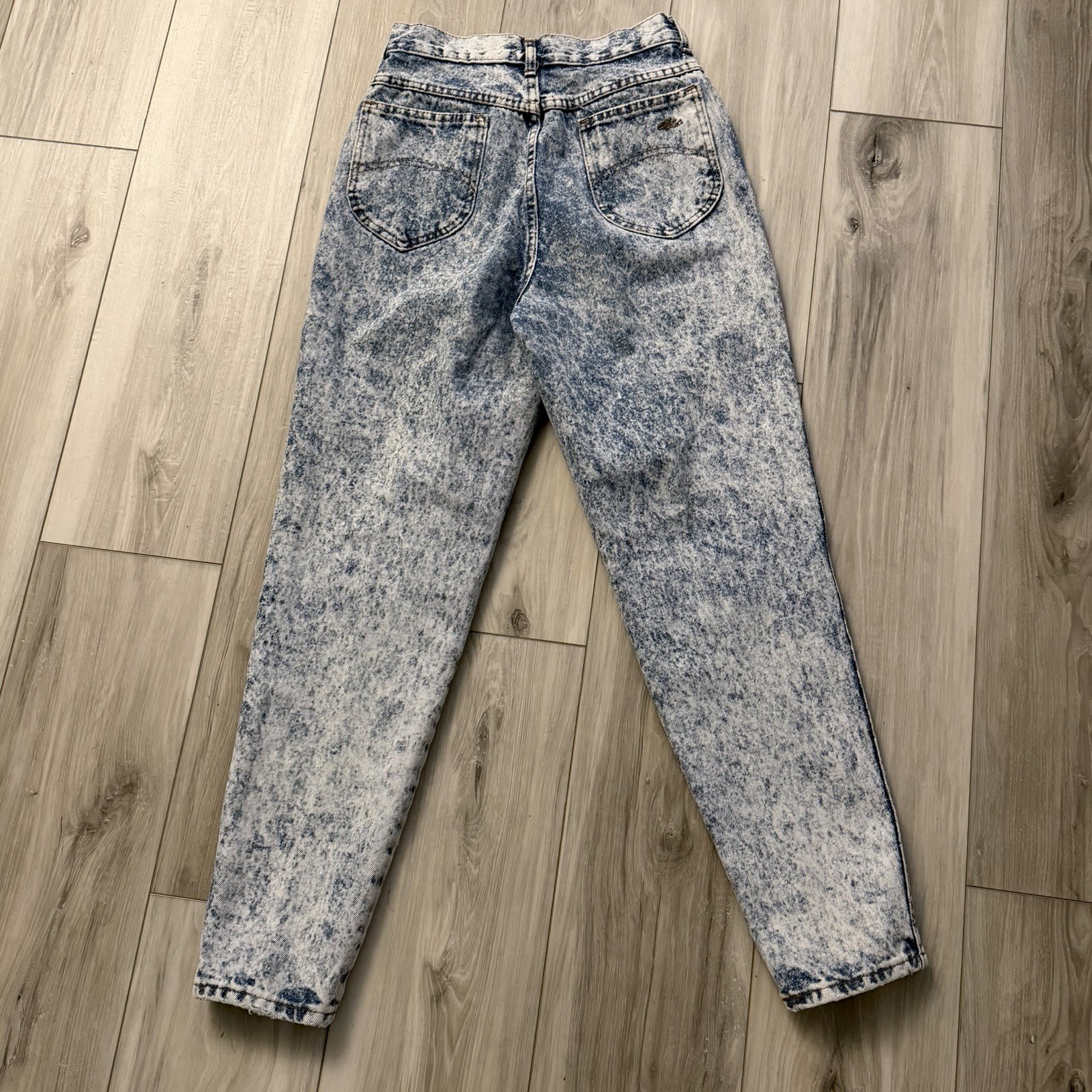 Vintage Chic Acid Wash Jeans USA Size 8 (Runs Small) 24×28 Tapered High Waist