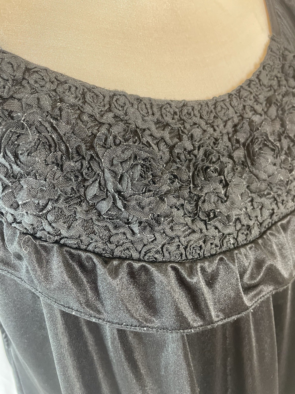 VTG EZI Brands Black Flutter Sleeve Lace Rosettes Bodice Nightgown Negligee 3X