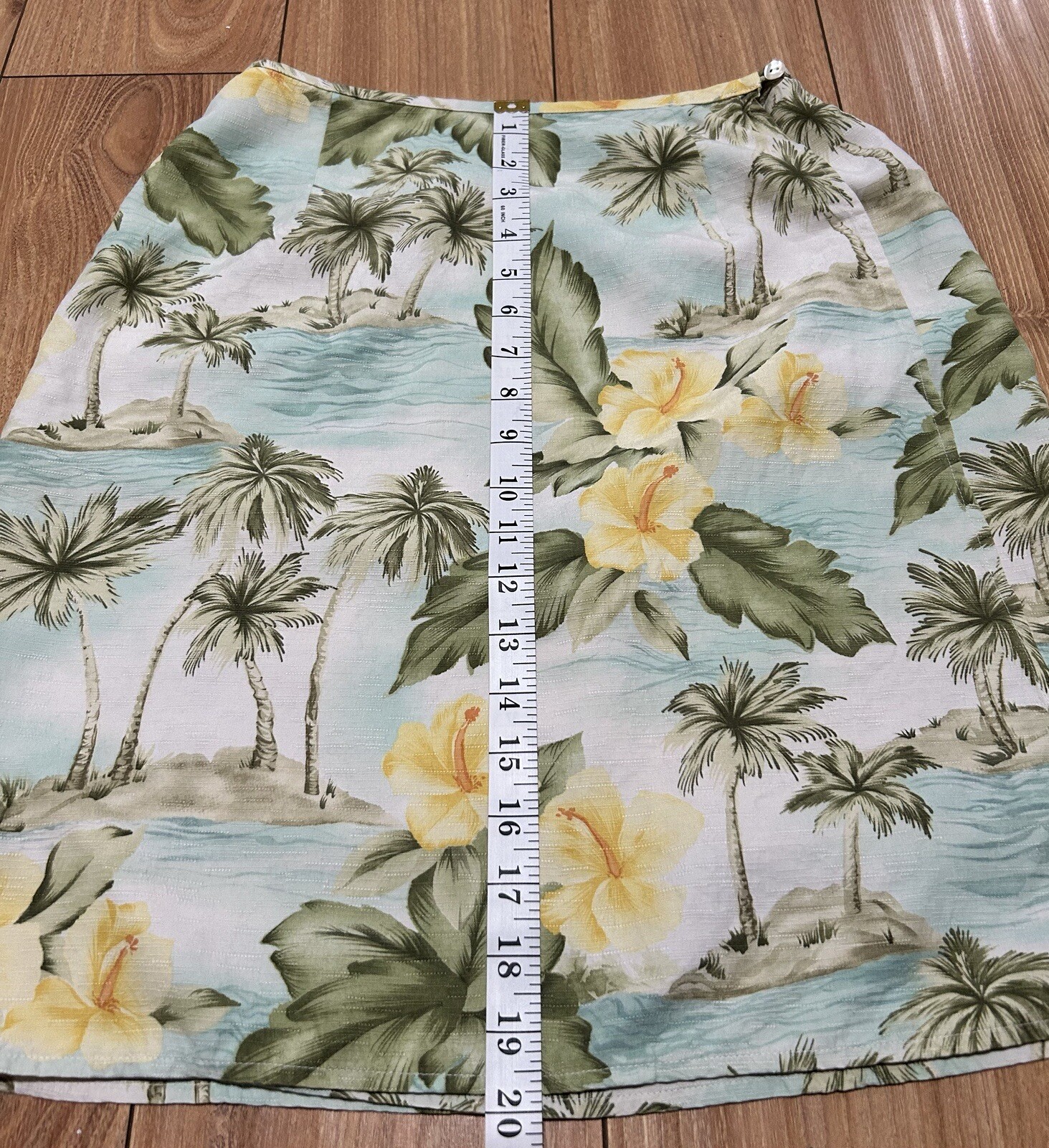 Tommy Bahama Wrap Skirt Womens Sz 4 100% Silk Hawaiin Tropical Vacation Vintage