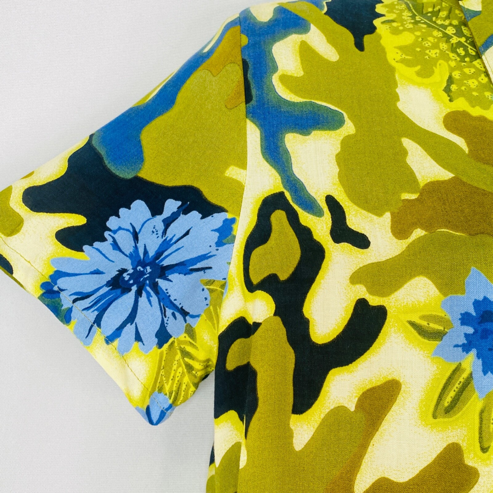 Vintage 1990s tropical print blouse, green camo blue floral rayon short sleeve M