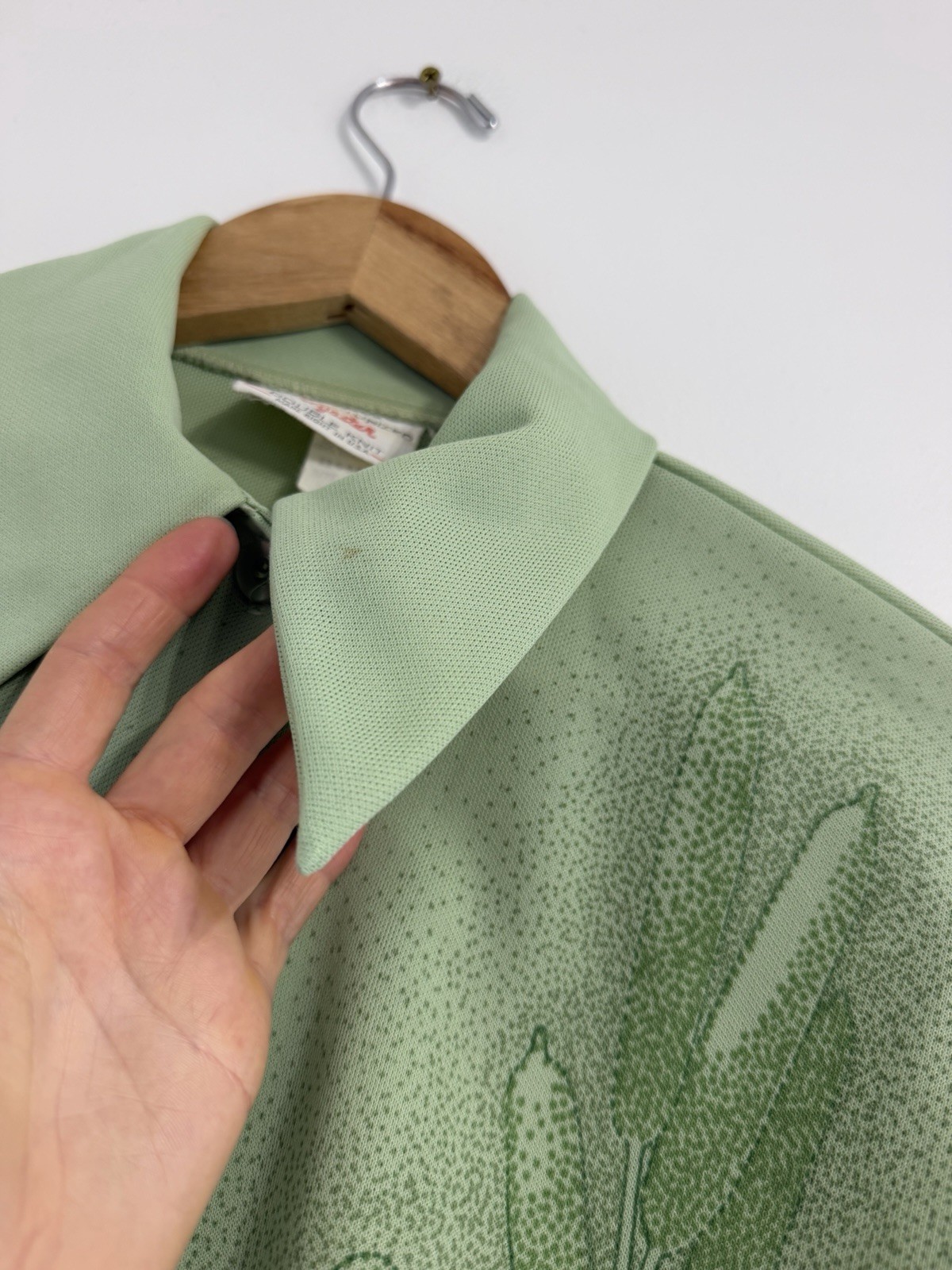 Vintage 1970s polyester shirt green floral long sleeve point collar Sz L