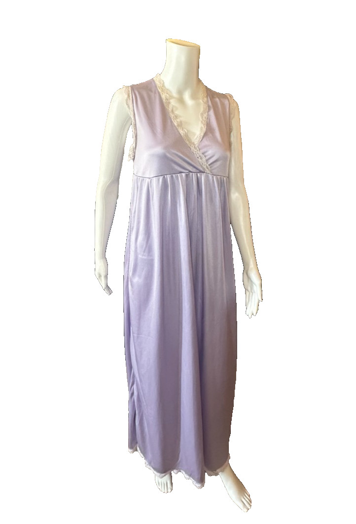 Vtg S/M Purple Lingerie Long Nylon & Lace trim Nightgown armpit to armpit 16.5″