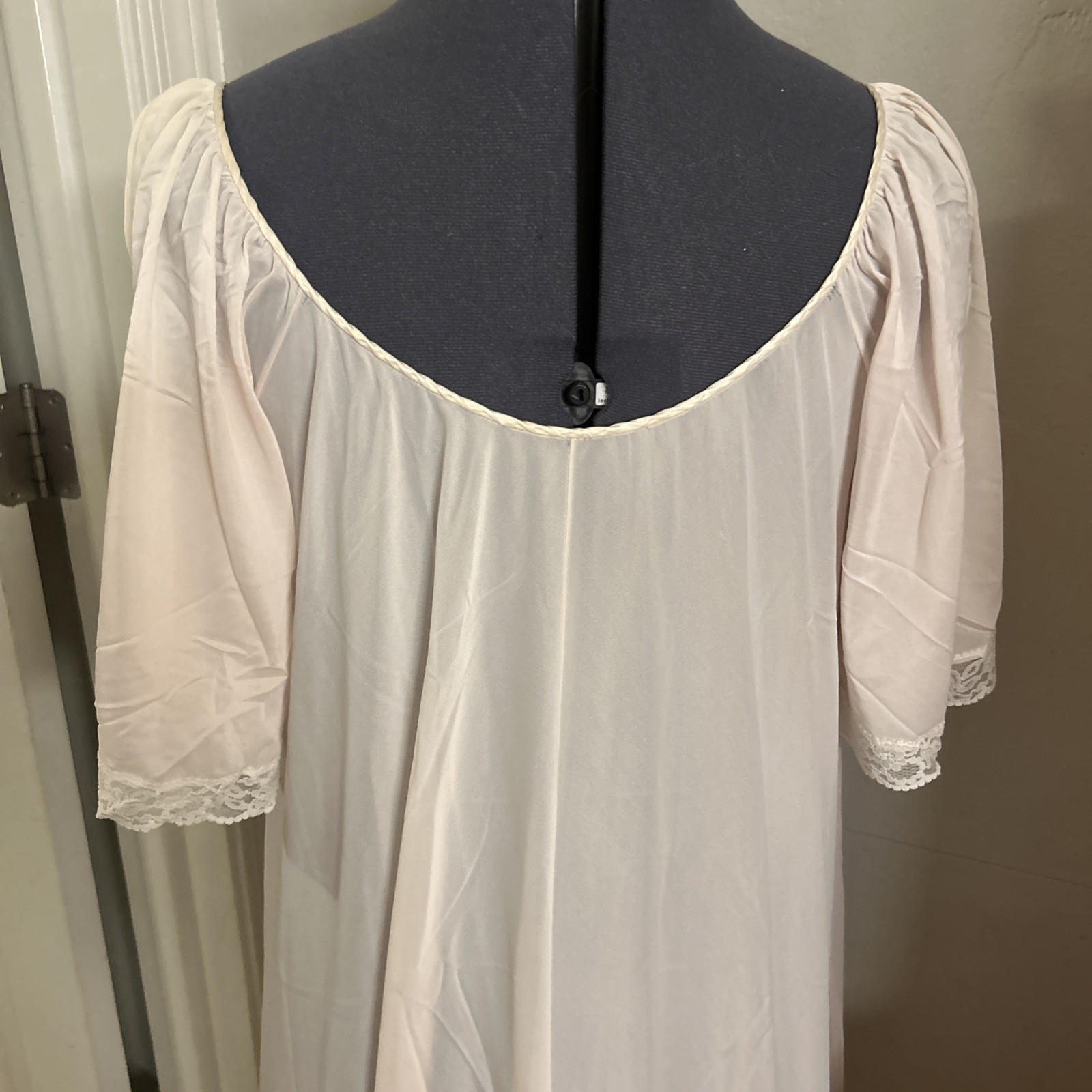 Claire Sandra by Lucie Ann Vintage Rose Night Gown Size Small Nylon