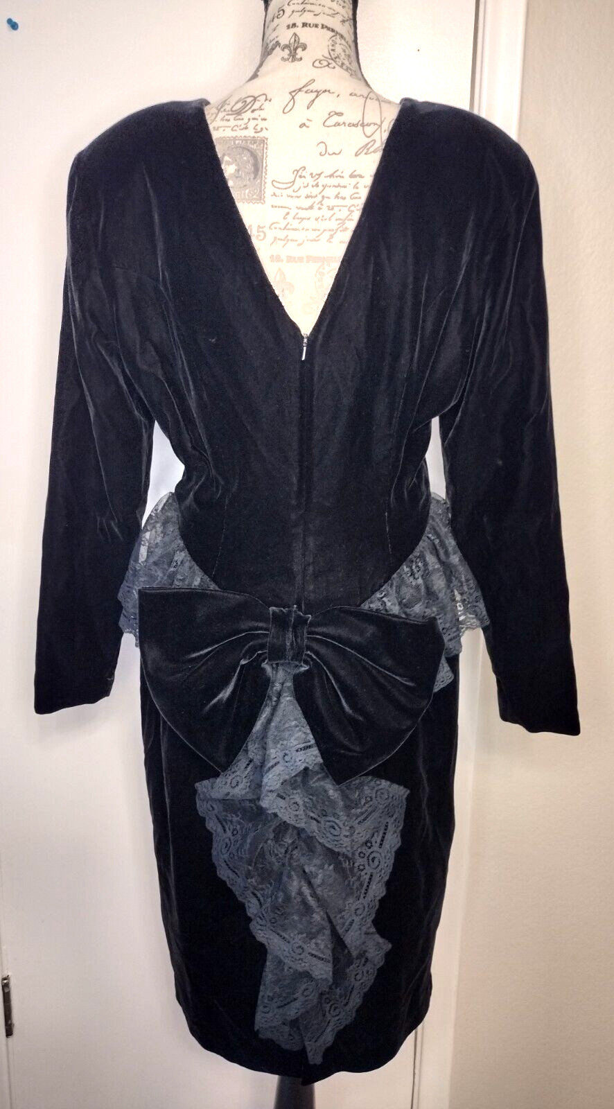 Vintage CC Courtenay Black Velvet Dress Lace, Bow, 8 Formal Cocktail Holiday LBD
