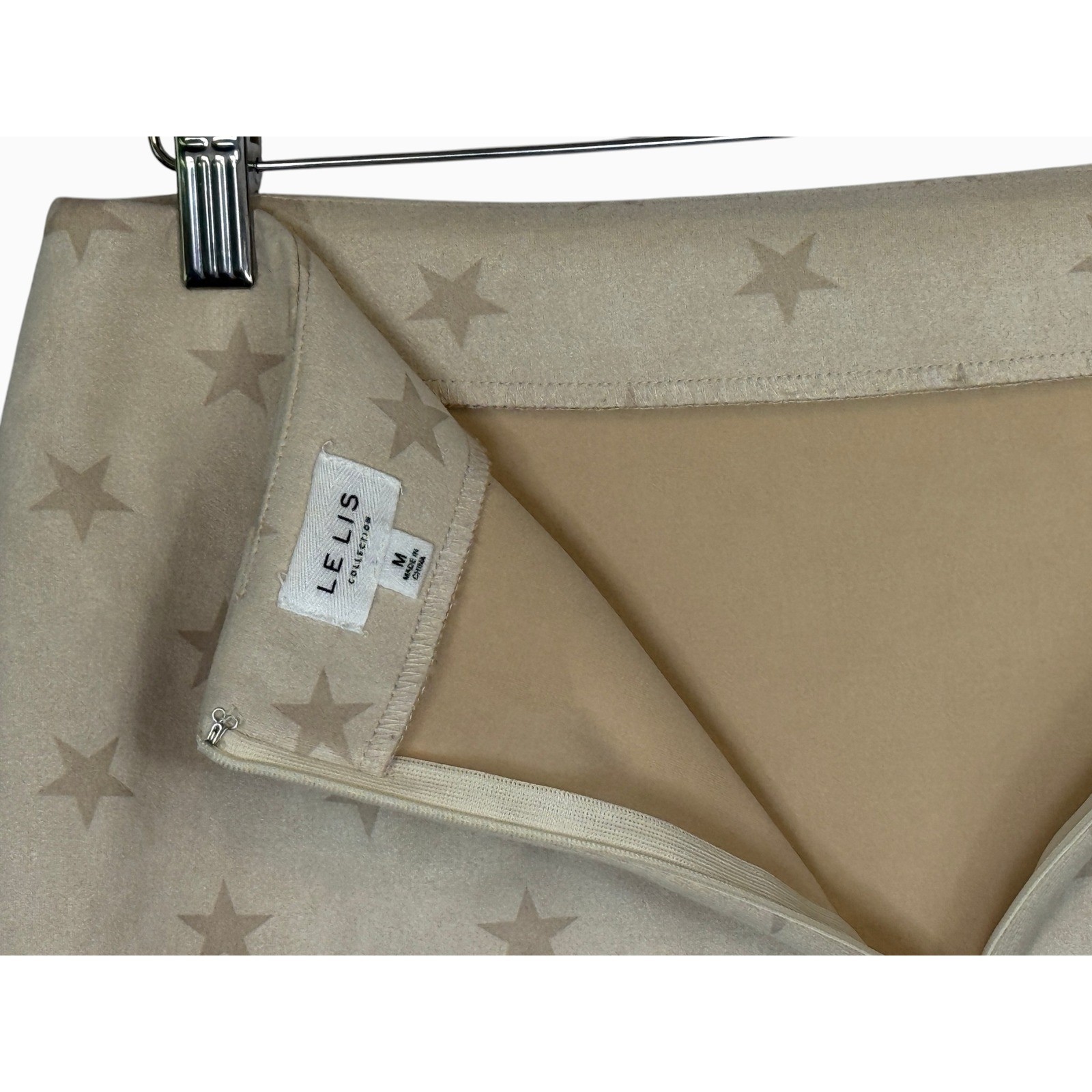 Le Lis Collection Womens M Beige Star Print Faux Suede Mini Skirt Stretch Y2K