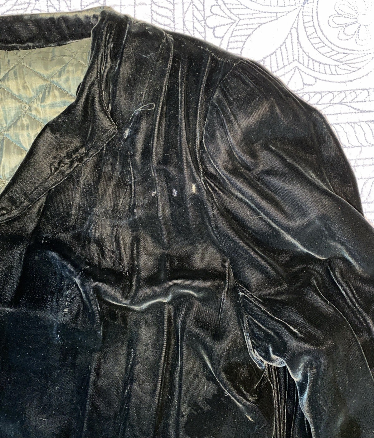 VINTAGE 30’s 40’s Black Silk Velvet Hip Length Coat S Quilted Lining Smal Flaws