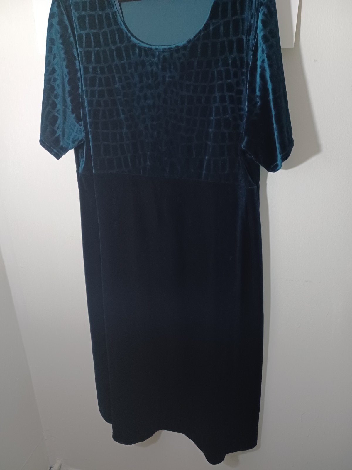 Fashion Bug Woman’s Vintage 1990’s Soft Velvet PullOn Dress Green 26/28W