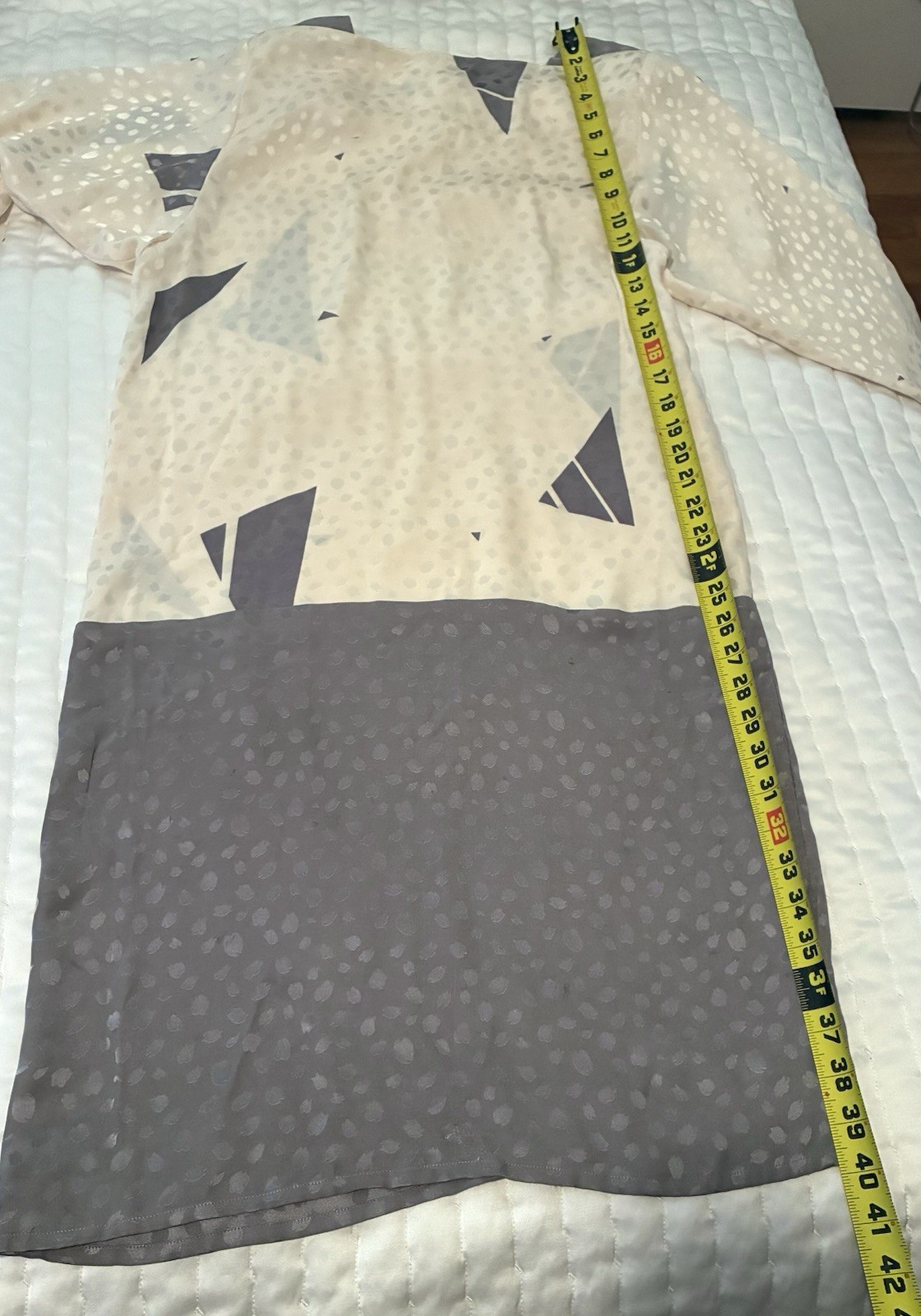 Vintage Retro 1980s 80s Graphic Cream White and Gray Patterned Shift Dress Midi