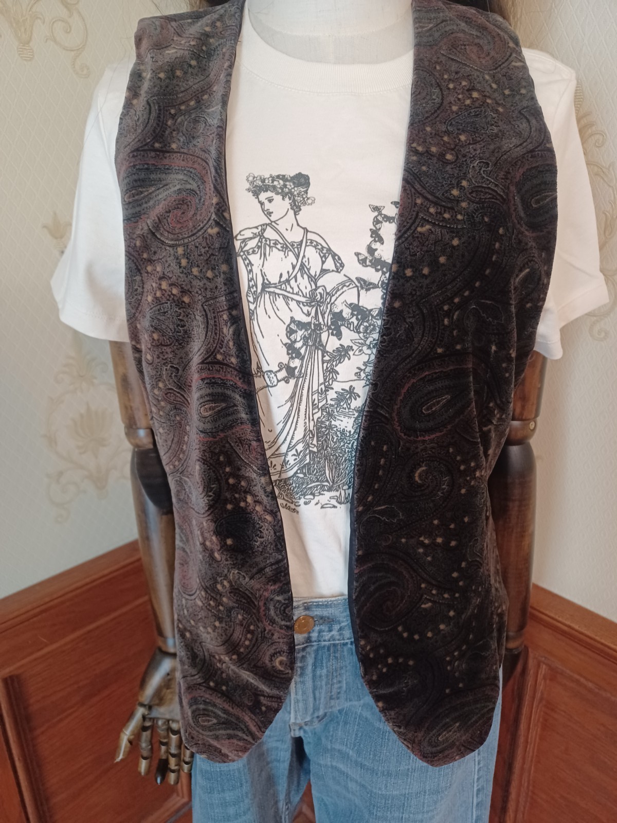Vintage 1970s Dark Paisley Velvet Poetcore Boho Vest or Waistcoat