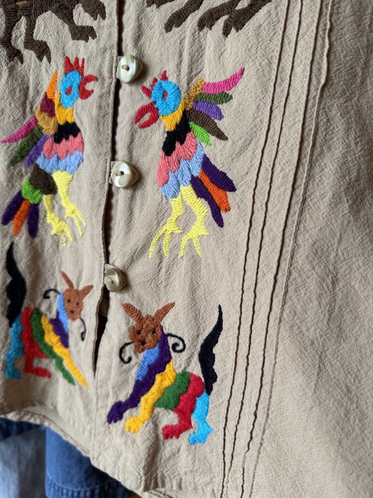 Vintage 60s 70s Guatemalan Embroidery Folk Art Animal Cotton Button Down M
