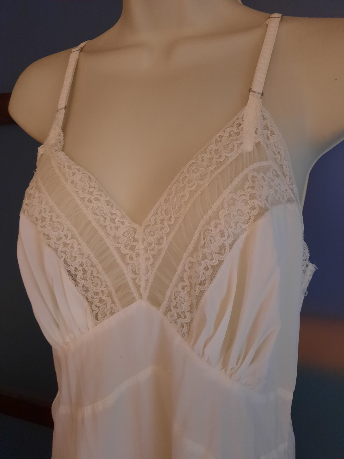 Rhythm Lingerie Ivory/Off White Full Slip 1940’s Size 36 Lace Tulle Hem Nylon