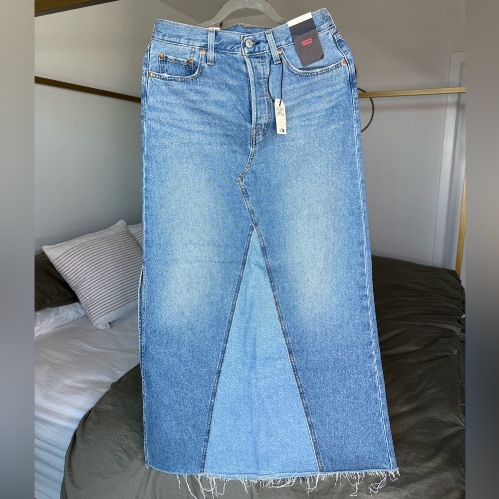 Levi’s Premium Blue Denim Maxi Skirt Size 27 Grunge Y2K 2 tone Side Slit NWT
