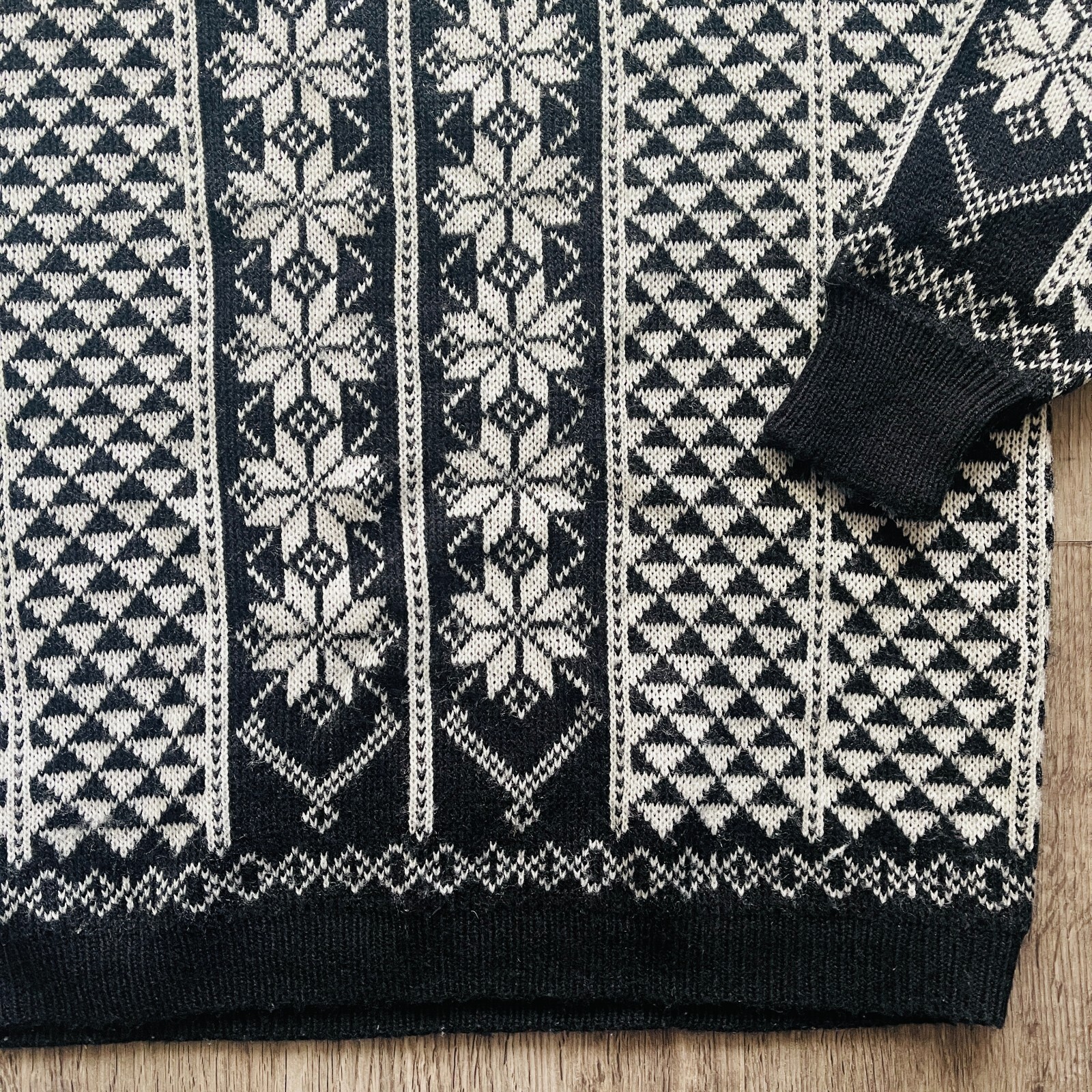 VTG 80s Stitch by Stitch Black White Geometric Snowflake CottageCore Sweater Med