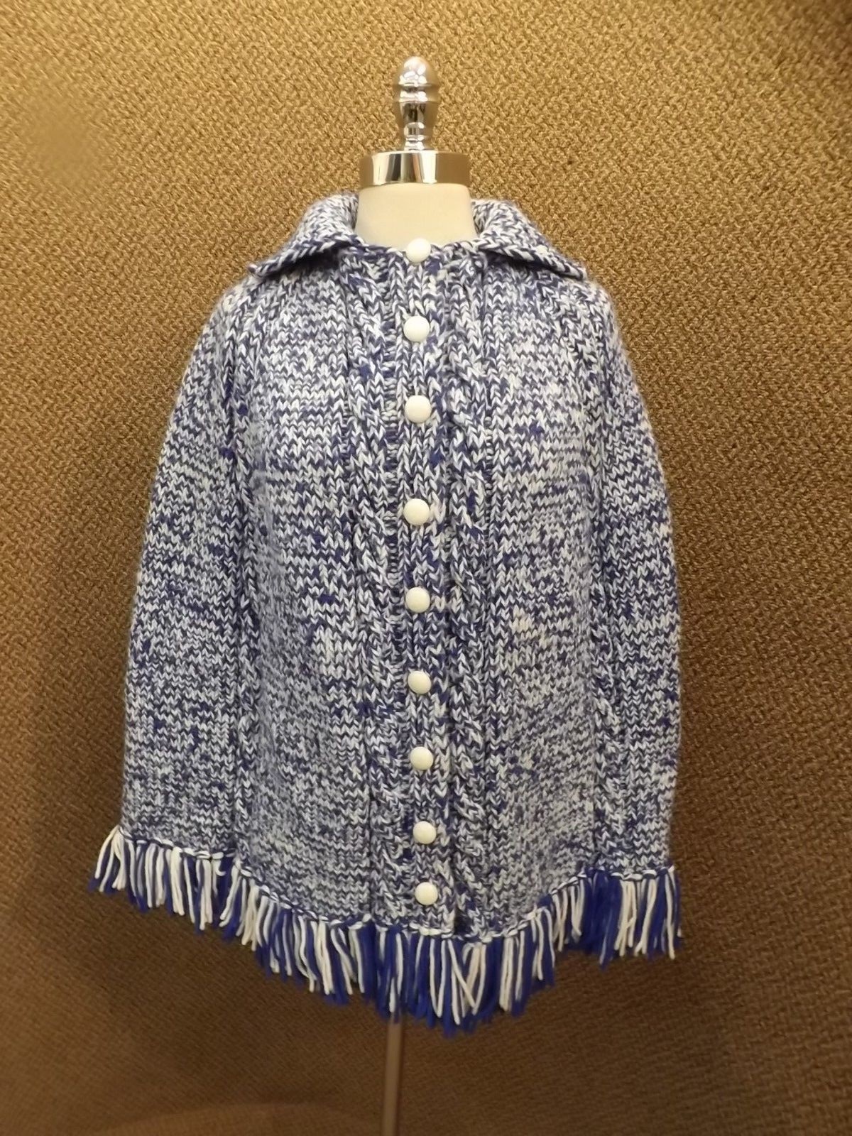 Vtg 1960s 70s Womens Blue & White Cable Knit Button Down Fringed Sweater Cape