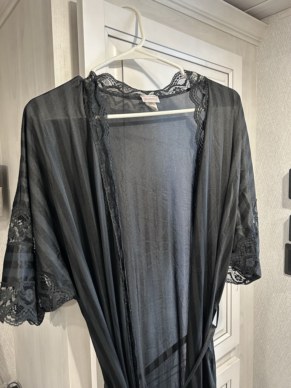 Fredericks of Hollywood Black Lace Satin Robe Womens Medium Lingerie Boudoir