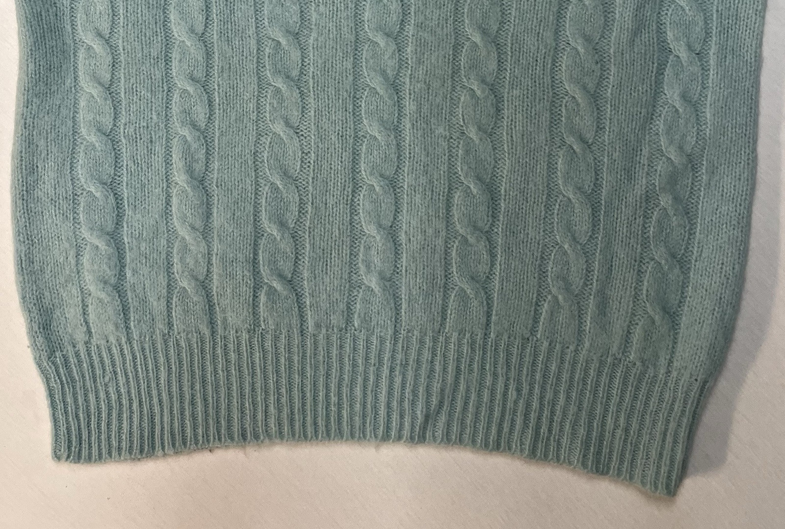 Vintage Cesarani Cable Knit Sweater 100% Shetland Wool Hong Kong Sz L Chest 42”