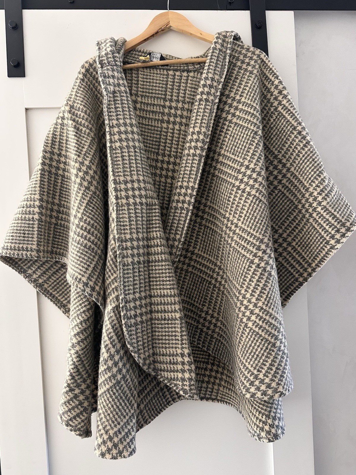 1970s Vintage Handmade Wool Houndstooth Hooded Cape Poncho Coat One Size