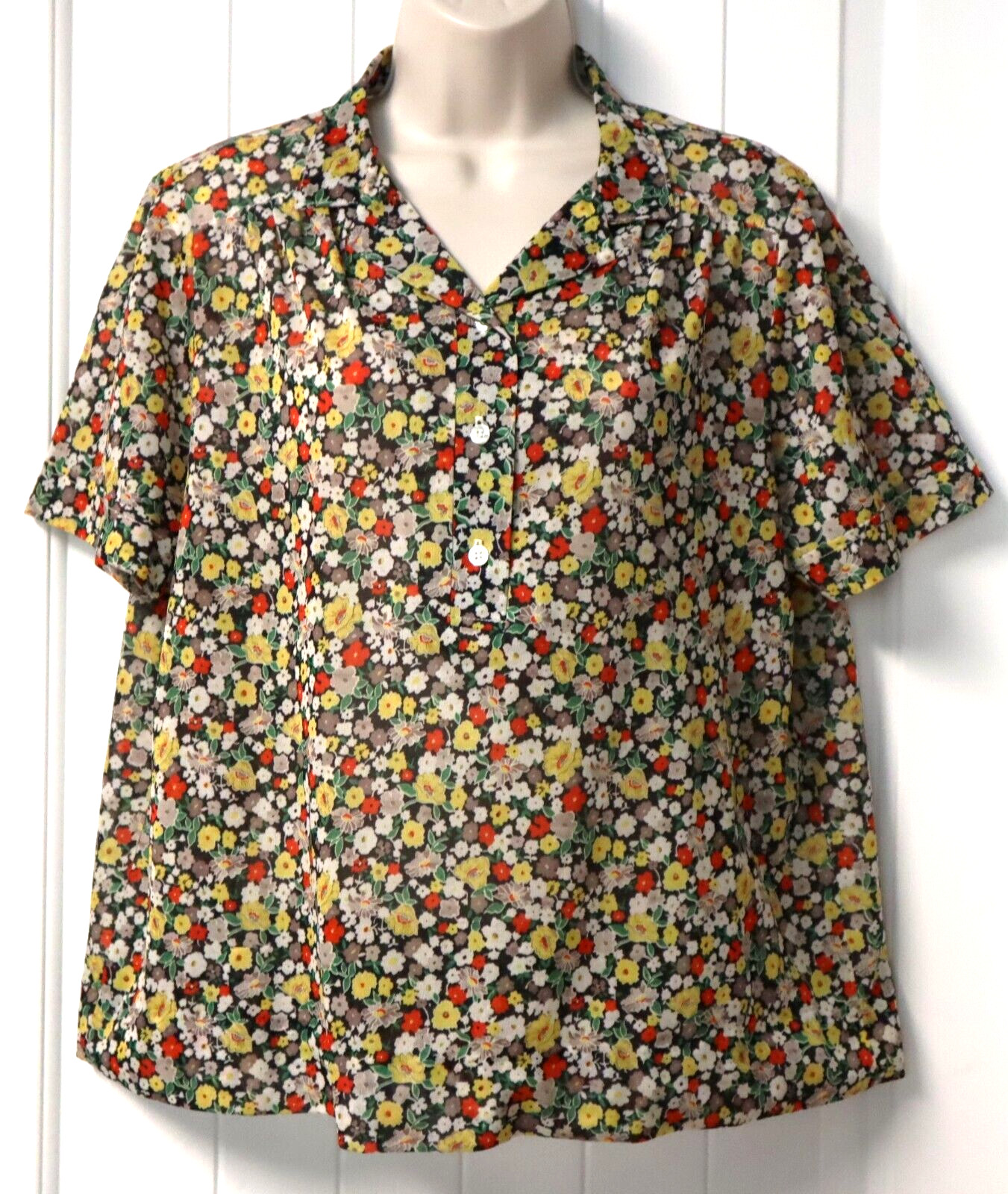 Vintage LADY QUEEN short sleeve 1/4 button closure floral sheer blouse size L/XL