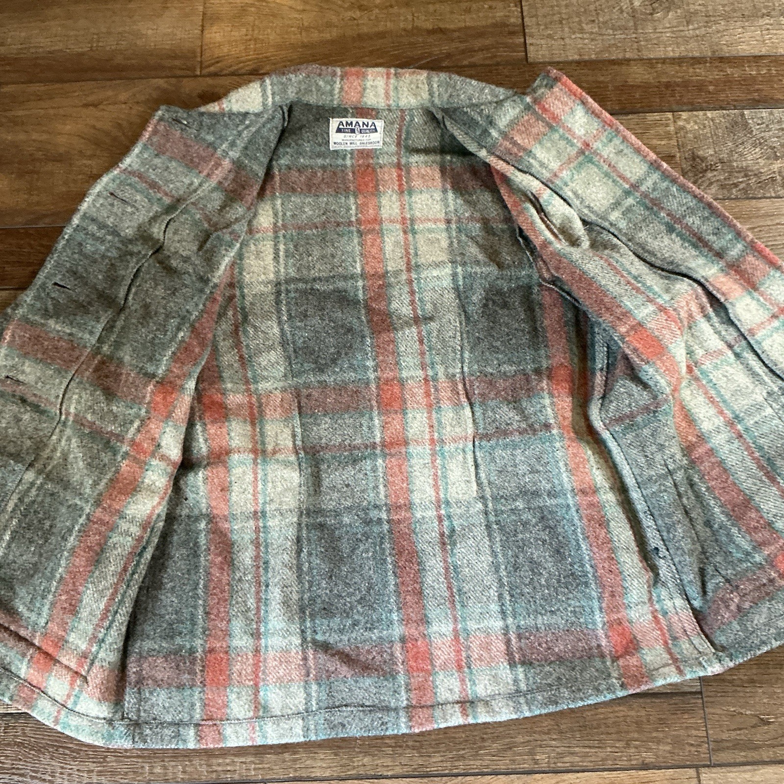 VINTAGE Amana Woolen Mill Wool Plaid Jacket Size Small Since 1845 Iowa USA #286