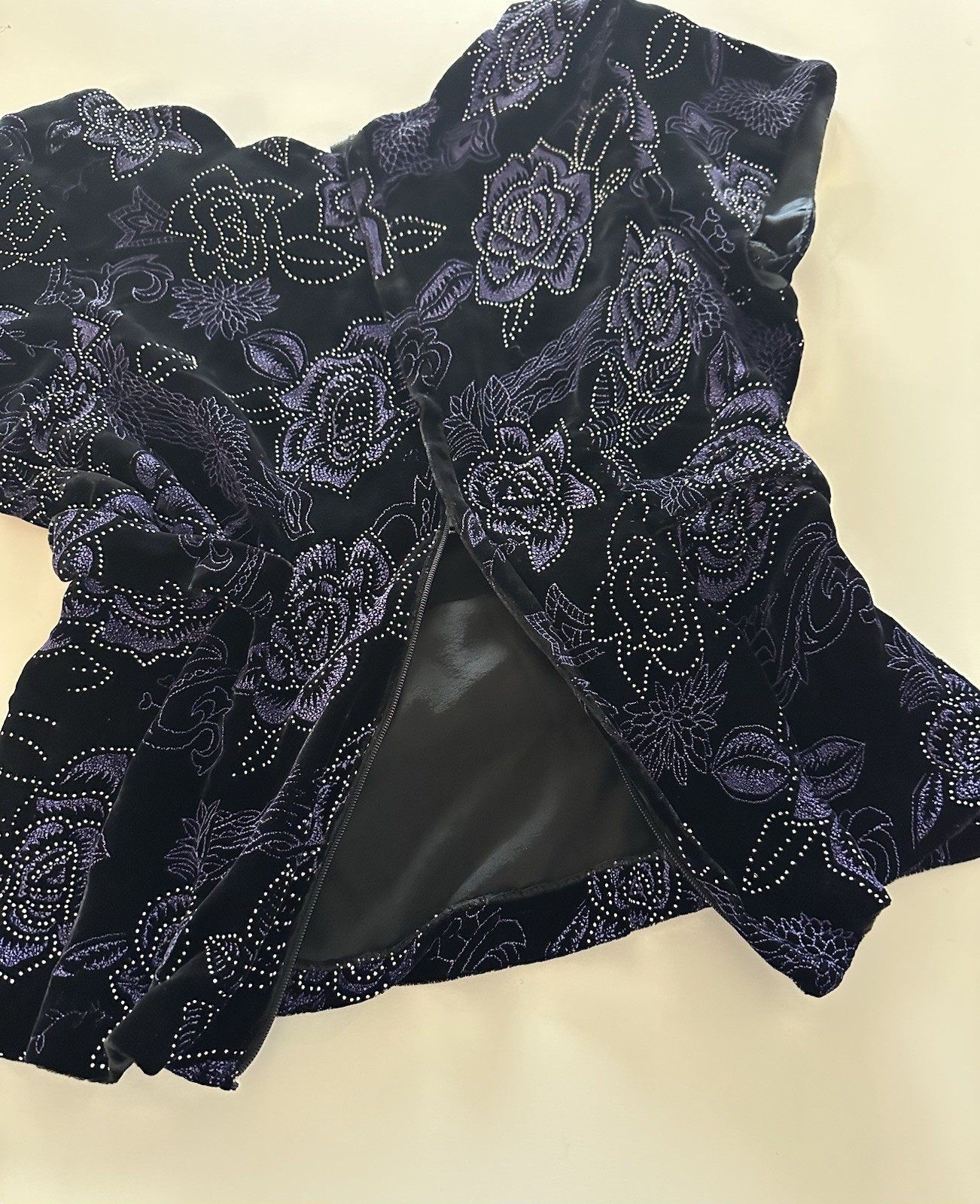 Vintage 90s Velvet Embossed Grunge Floral Sweetheart Neckline Top S? Black Rose