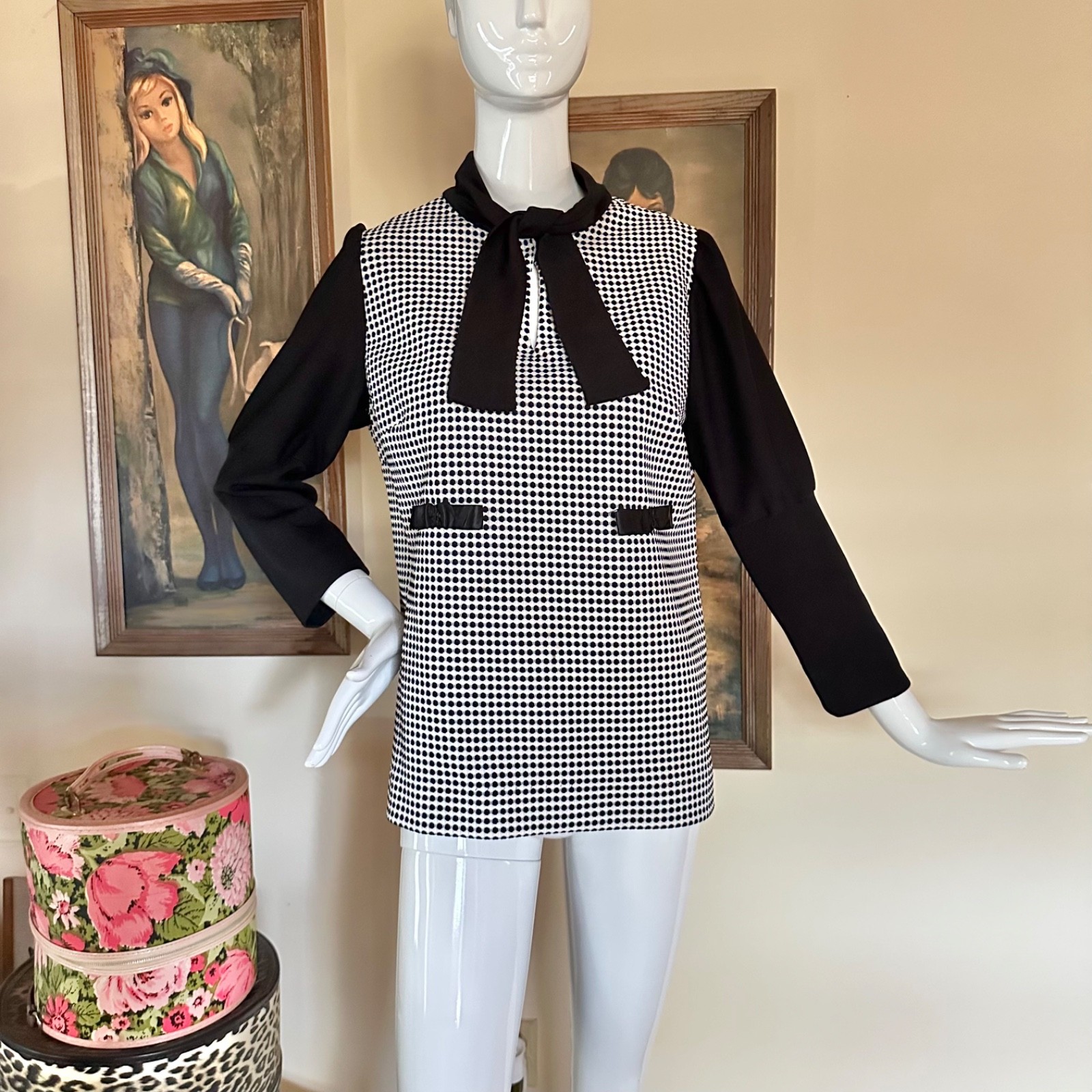Vintage 70s Mod MAude B&W Graph Polka Dot Pussy Bow Necktie Blouse Top XL
