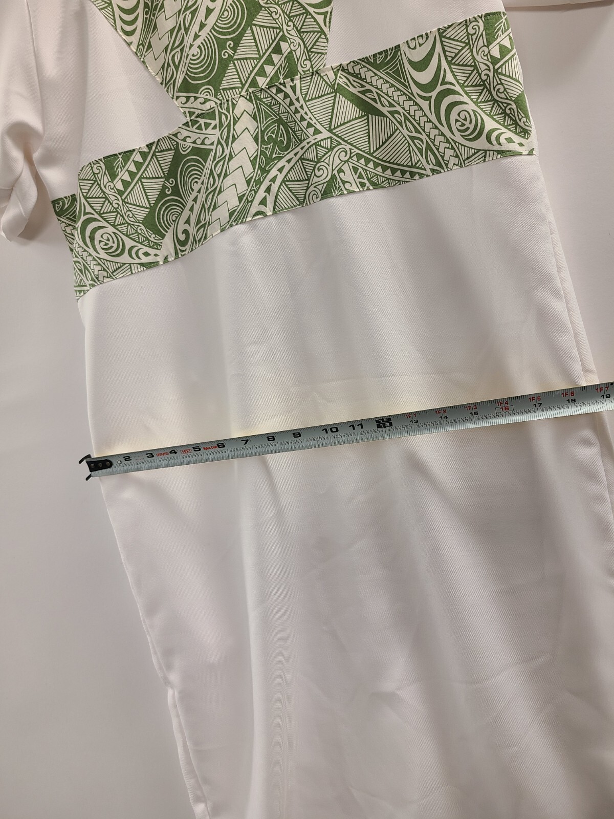 Hawaiian Dress Vintage Size L White and Green Midi Tribal Print Short Sleeve