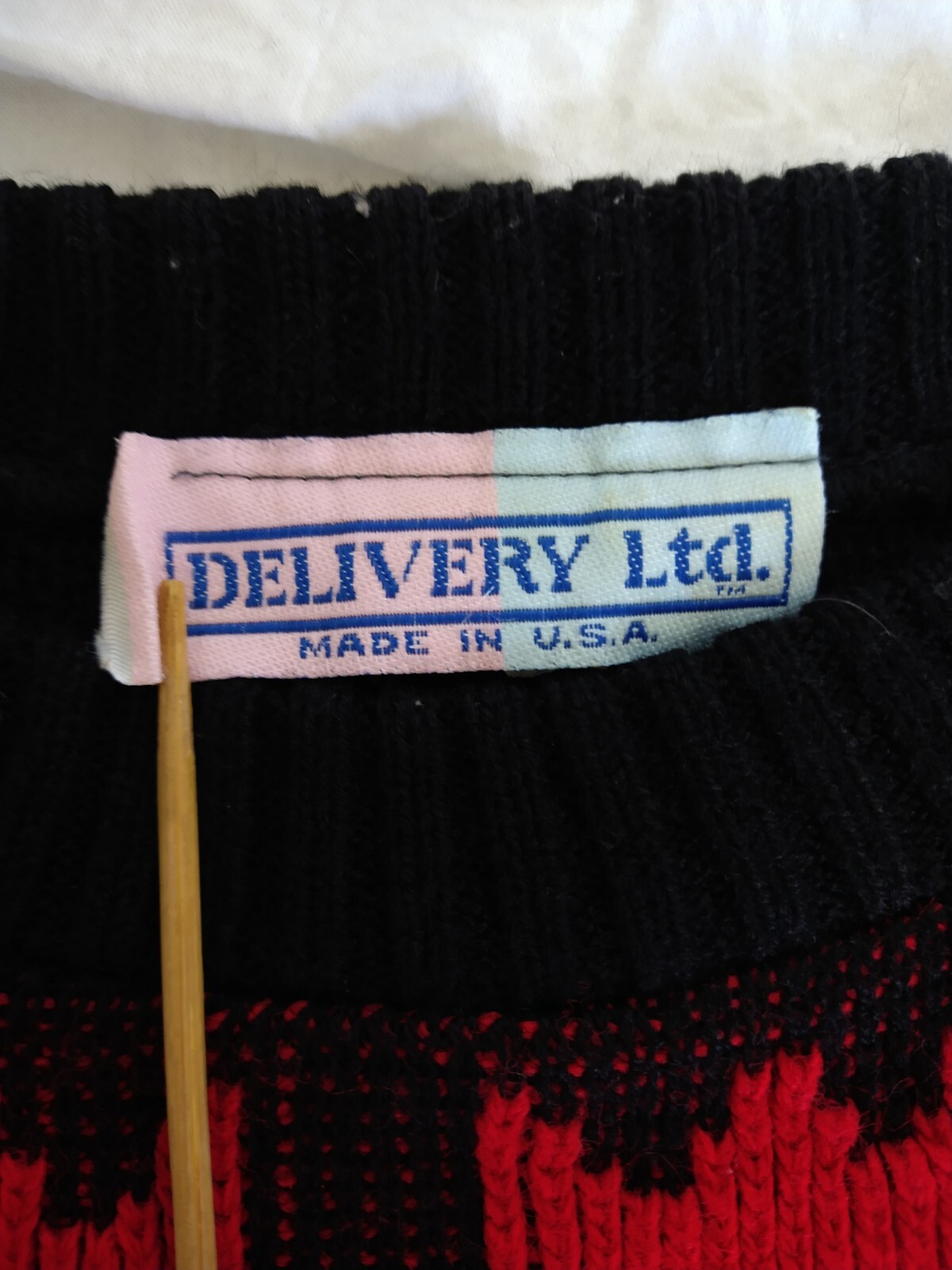 Delivery Ltd Sweater Hearts Tulips Bows Hugs Kisses Love Large Made in USA