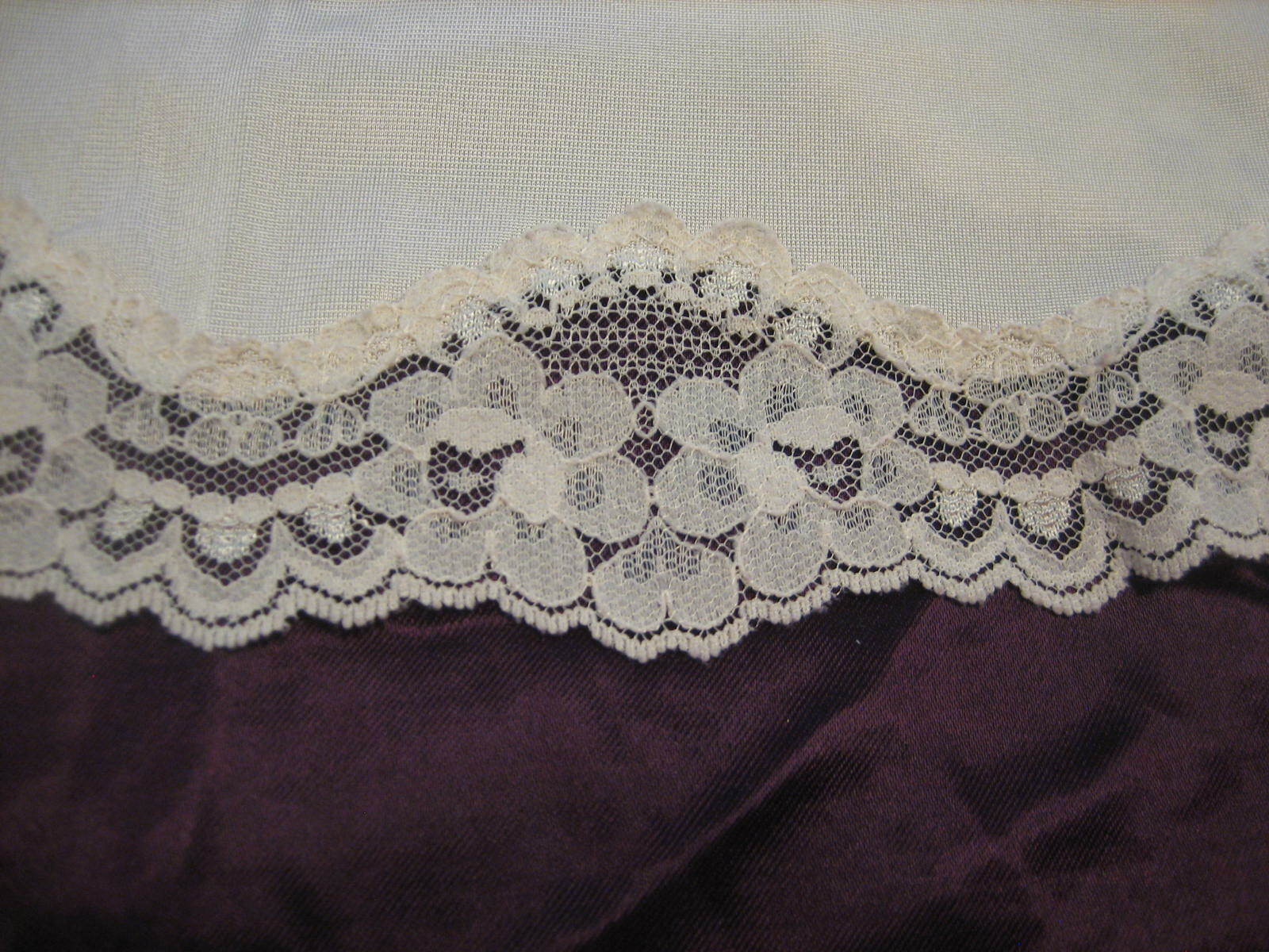 GREENCO MAID Beige Nylon Half Slip, Scallop Lace Hem – Size M – USA