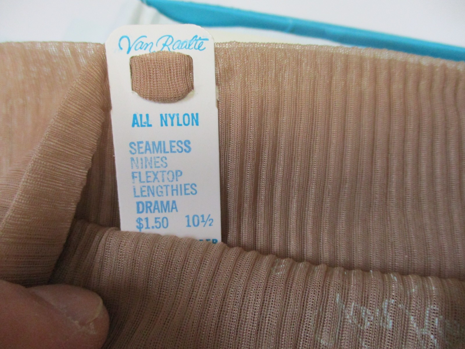 1 PR VINTAGE VAN RAALTE RHT FLAT KNIT SHEER NYLON STOCKINGS 10 1/2 LONG BEIGE