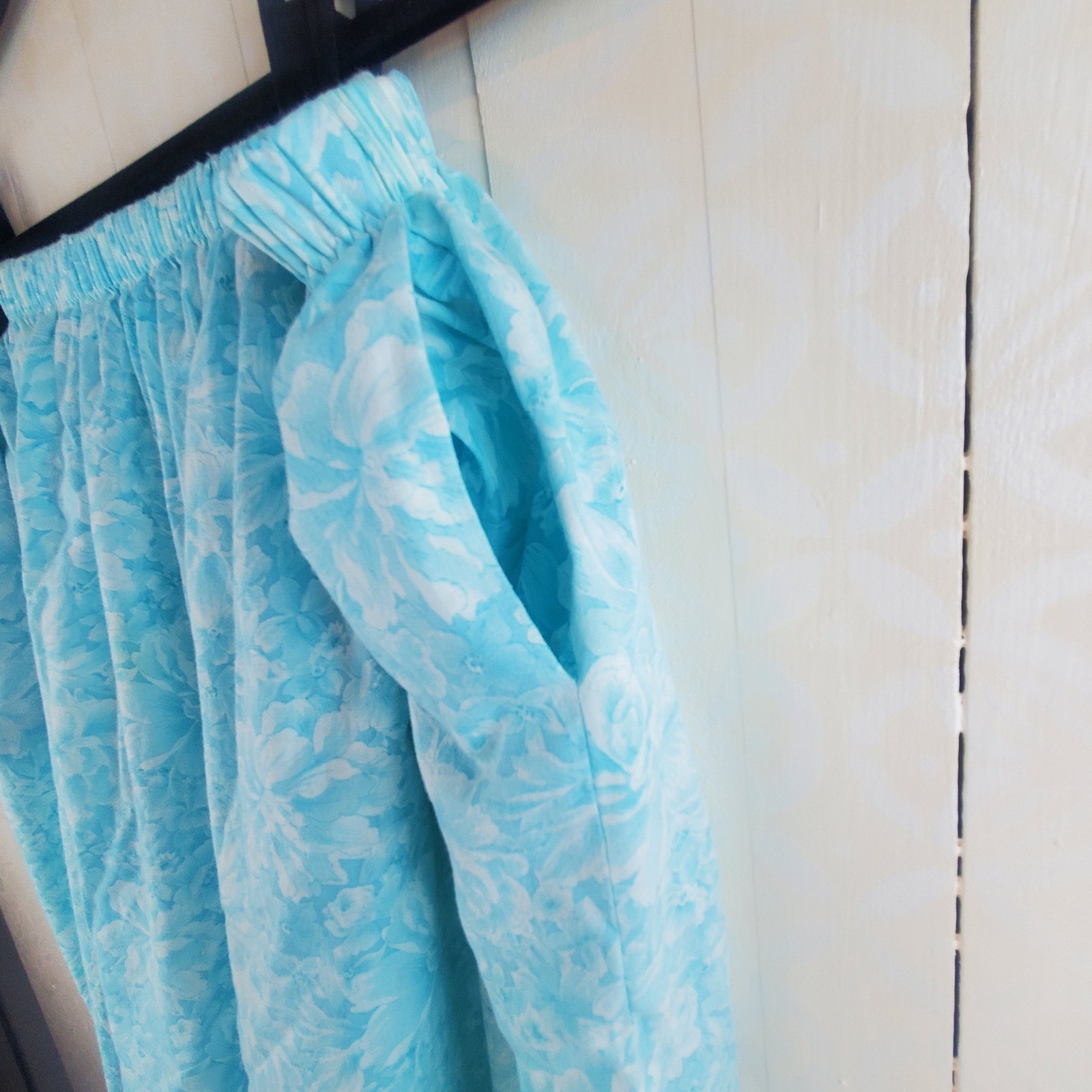 Vintage Floral Midi Skirt Turquoise Blue White Elastic Waist Pockets Boho