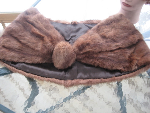 #E6 VINTAGE REDISH BROWN MUSKRAT FUR STOLE wraps 39″IN LONG