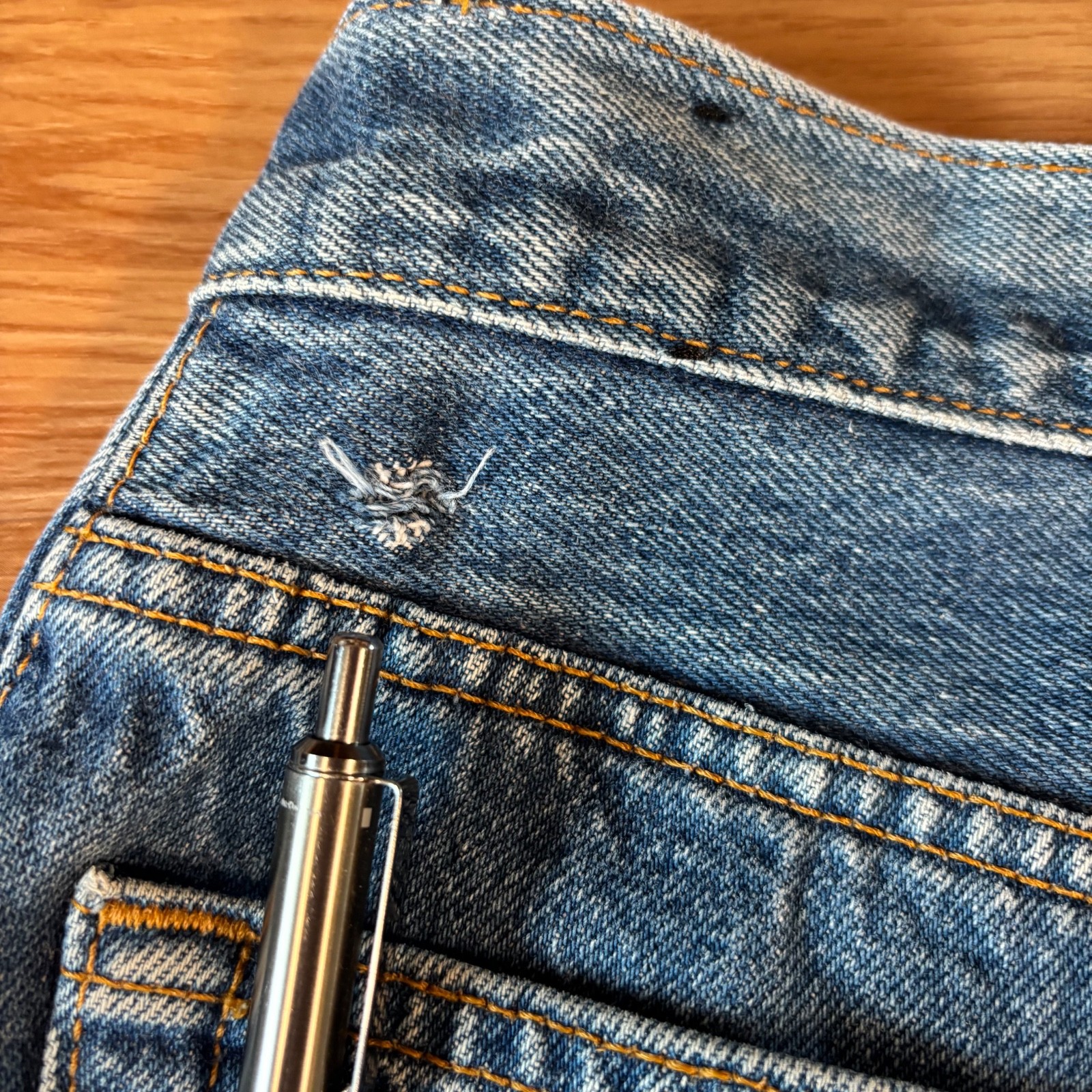 VTG Levi’s 501 Jeans 80s High Waisted Tapered Women’s 28×28 Med Wash Made in USA