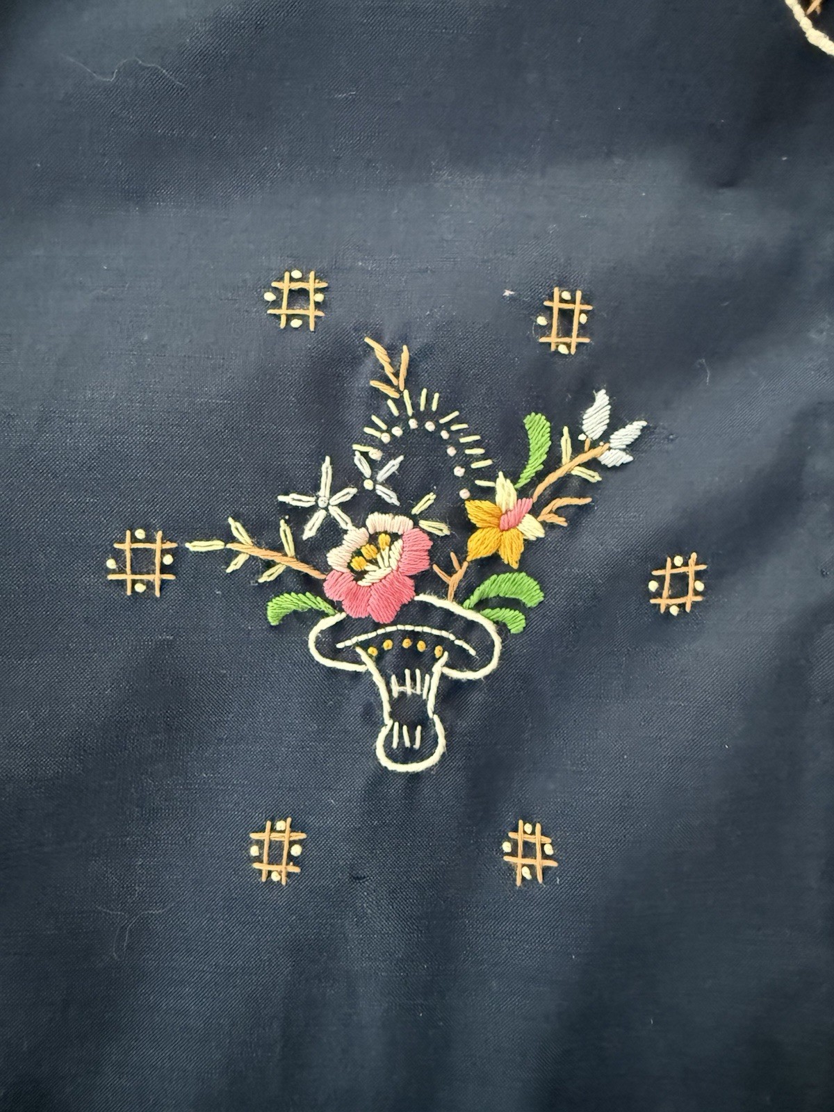 VINTAGE Hand Embroidered xL Daffodil Floral Blouse Navy, Long Sleeve