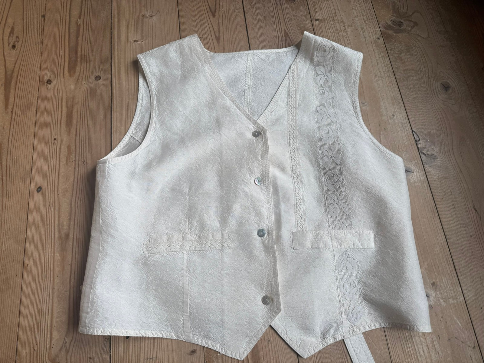Vintage Silk Vest 40s/50s Paper Silk Lace Chinchback Size 38/40 Unique