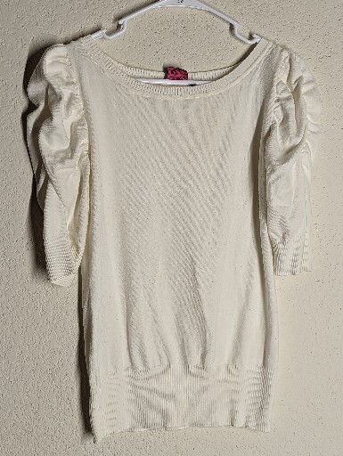 TAKE OUT Size L Large WHITE BLOUSE Top Ruffle Sleeves Cozy Soft Great Condition