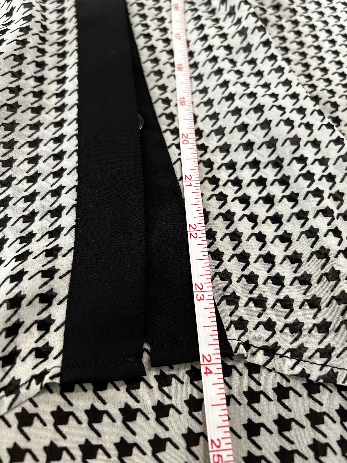 VNTG Democracy Womens long roll tab sleeve houndstooth button up size Large