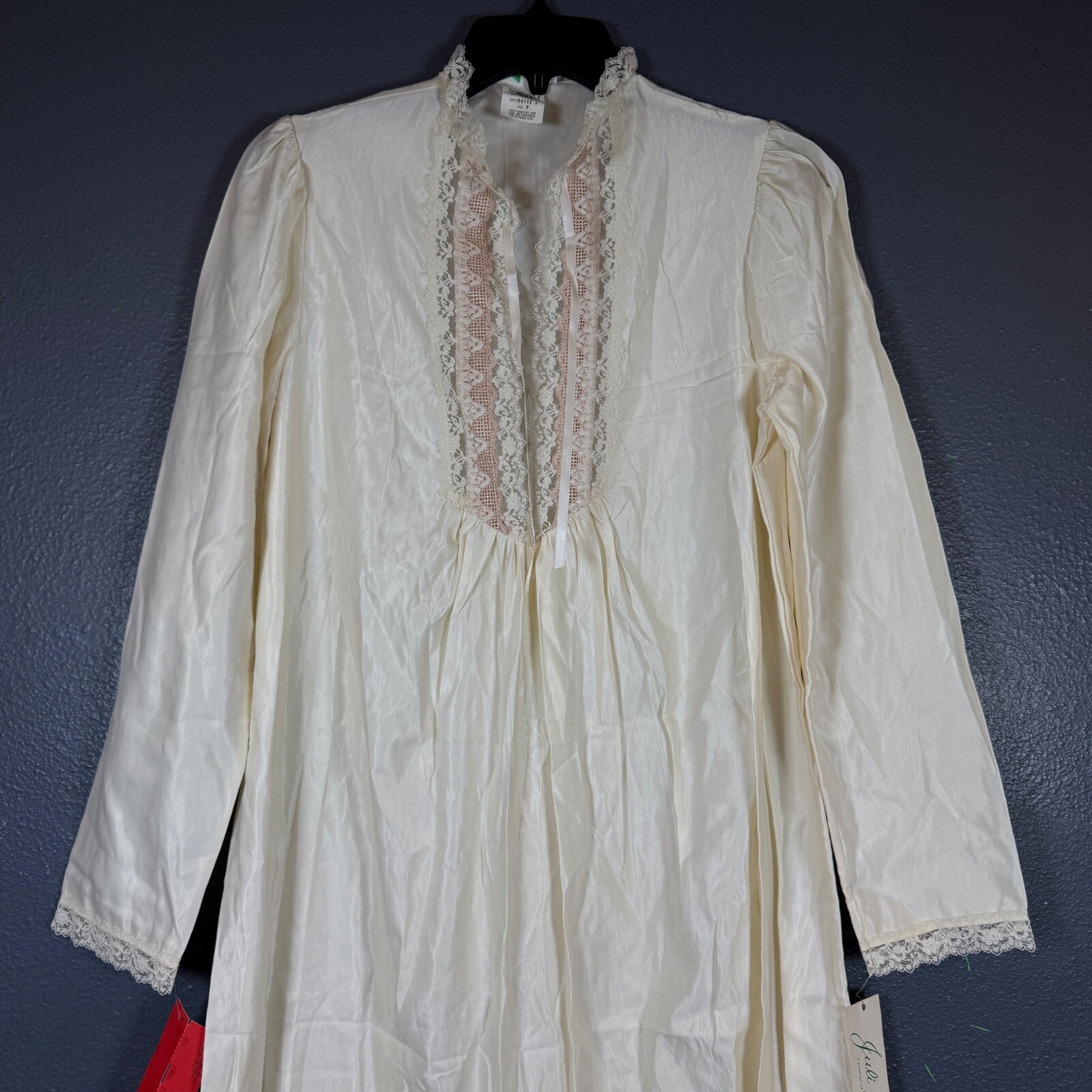 Juli of Slumbertogs Size P women’s white Nylon/Polystern Vintage Nightdress NEW