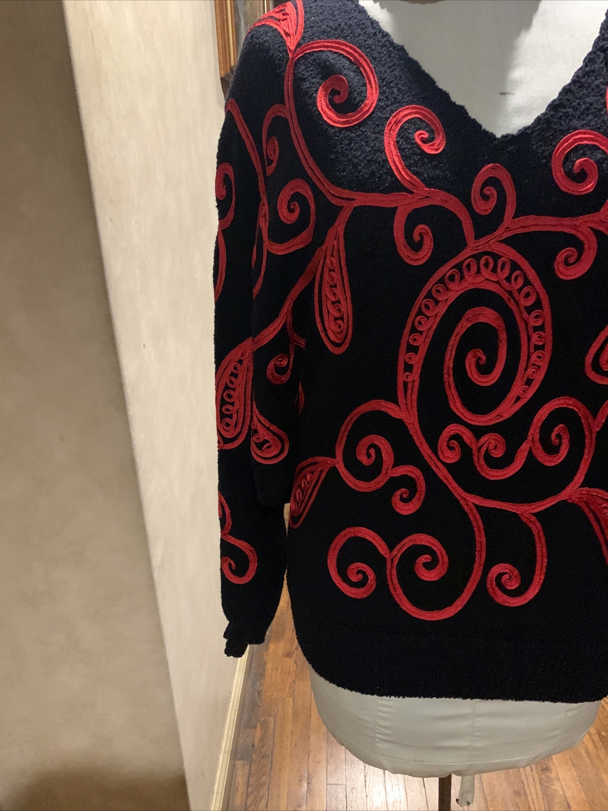 VINTAGE AMAZING DESIGN PETER LYNNE NEW YORK BLACK WOOL RED RIBBON SWEATER SZ.4/L