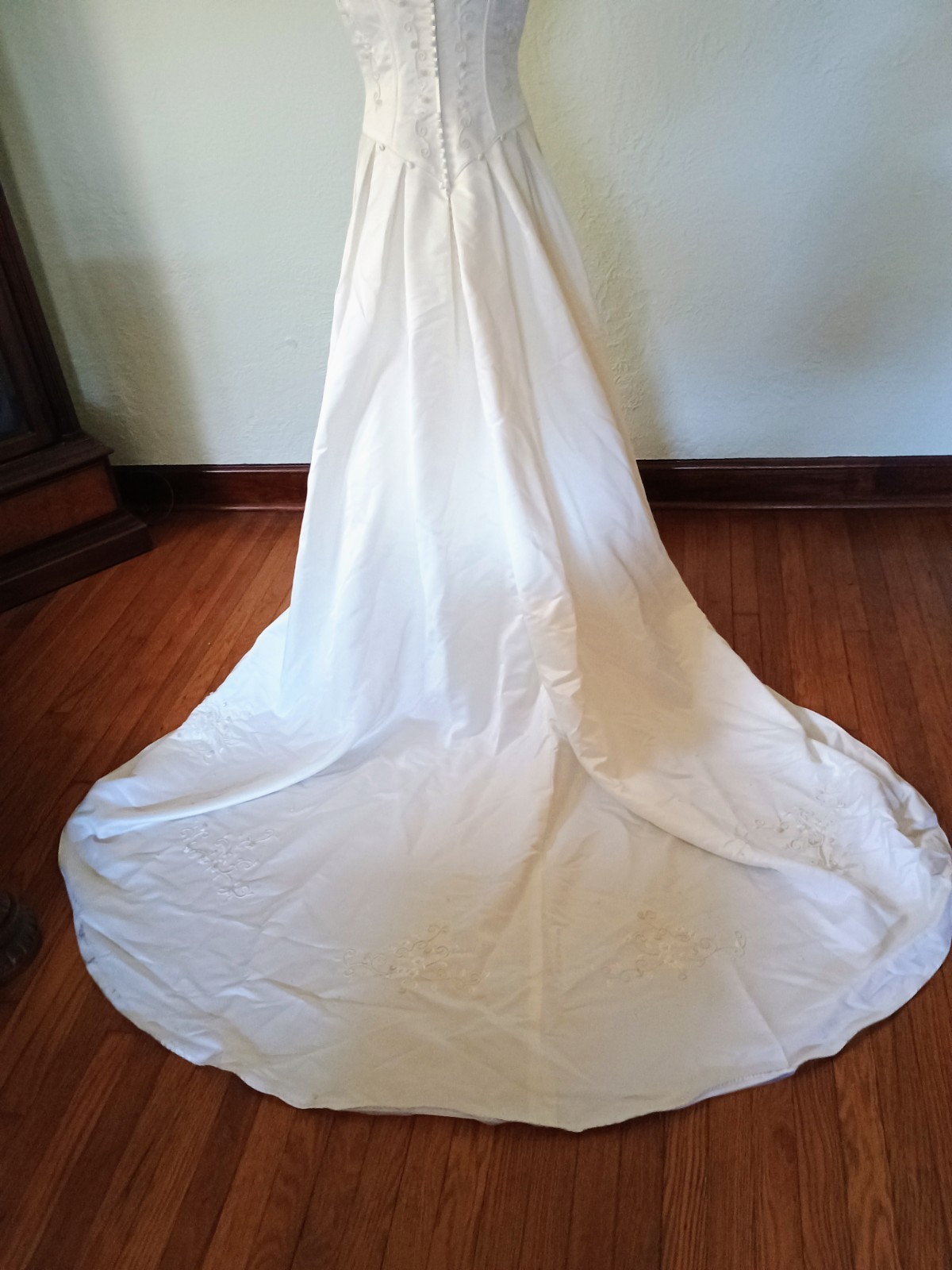 SINCERITY SATIN FEEL WHITE WEDDING GOWN, CAPE, HEADPIECE & VEIL SZ 14 #5