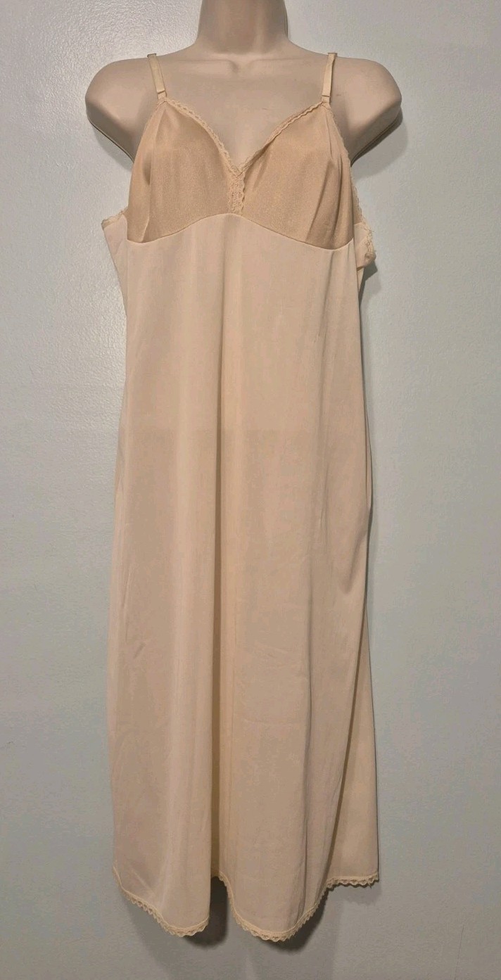 Vtg 70s Vanity Fair Full Slip Dress 38 L Beige Cream Lace Antron Nylon…
