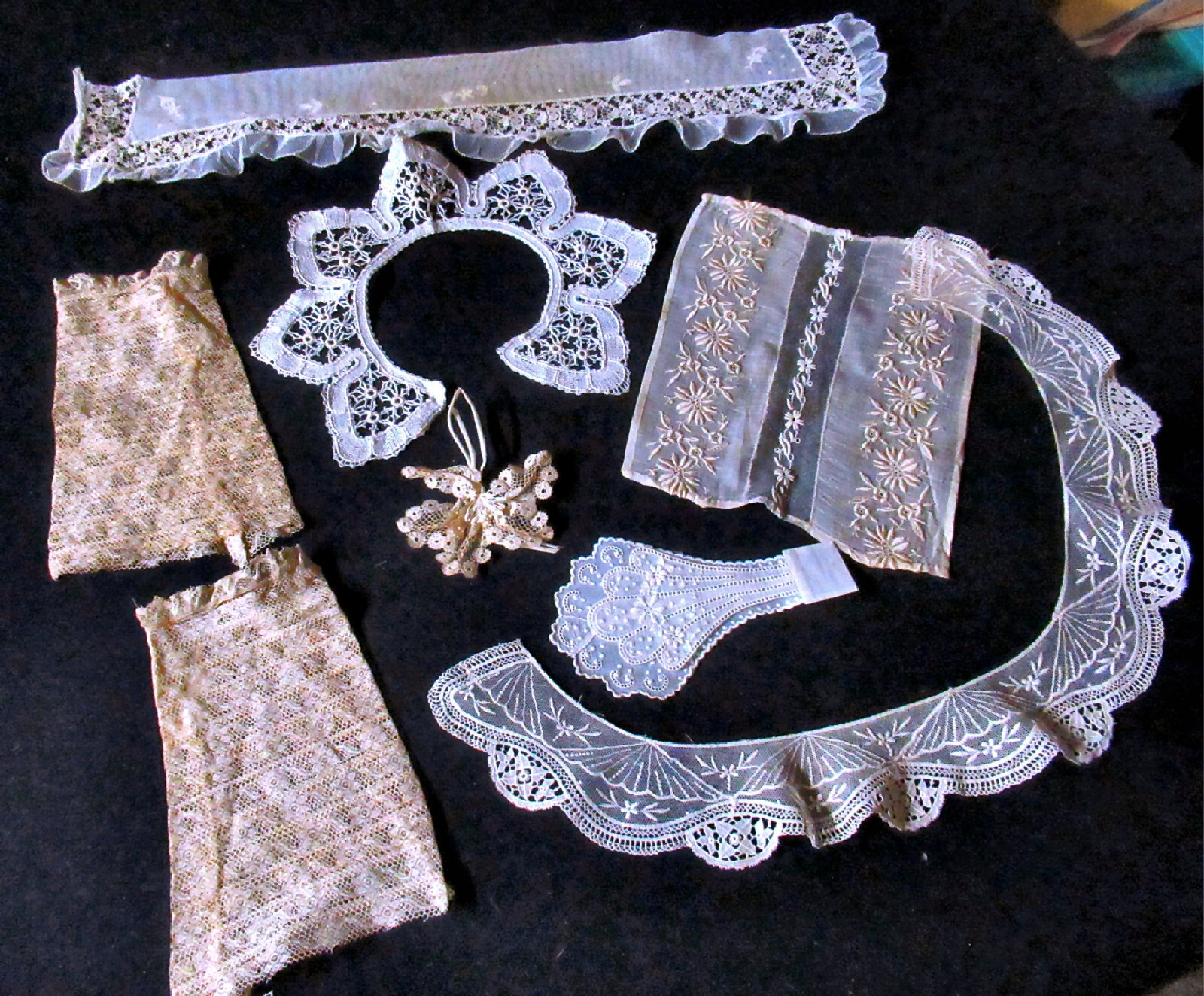 8 Pc. Lot Vintage Lady’s Dress Accessories Lace Collars, Cuffs Etc.